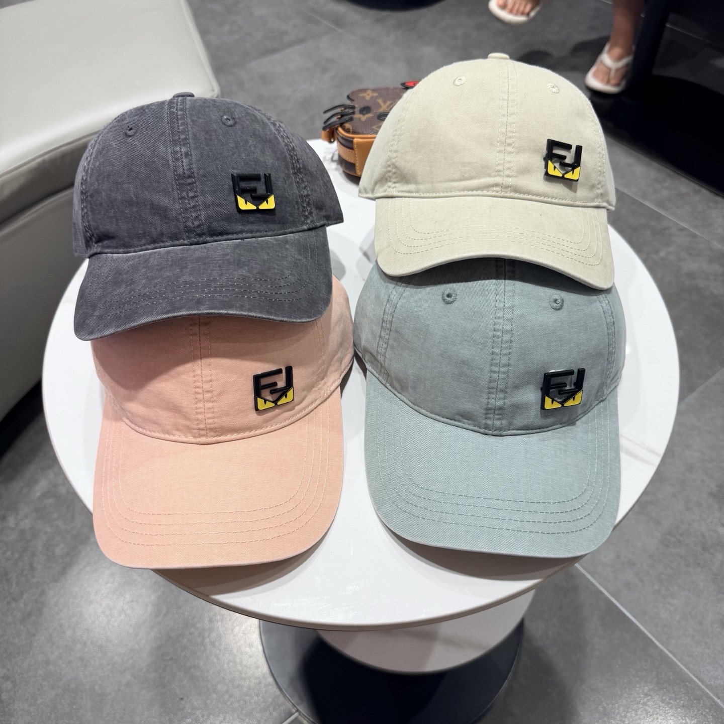 FENDI芬迪 棒球帽🧢 经典FF中古单品，气质穿搭单品，质量杠杠👍