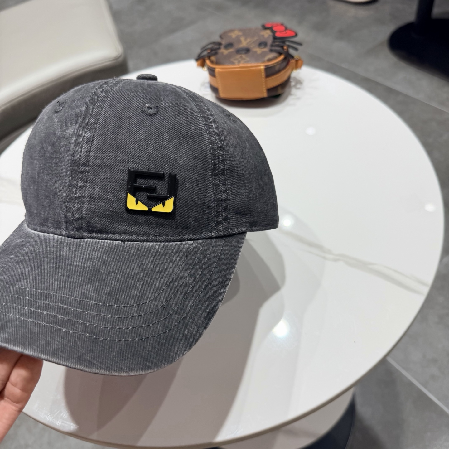 FENDI芬迪 棒球帽🧢 经典FF中古单品，气质穿搭单品，质量杠杠👍