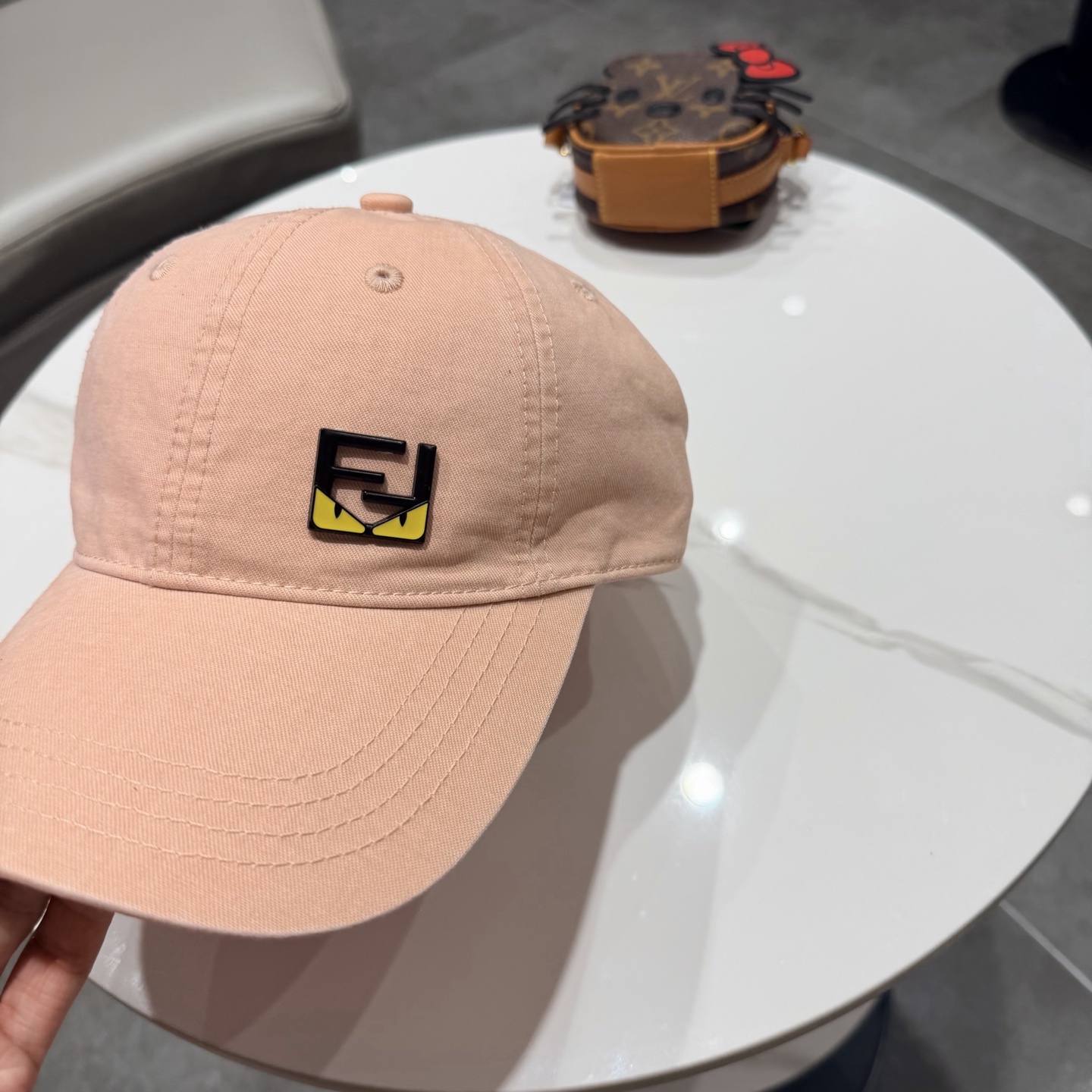 FENDI芬迪 棒球帽🧢 经典FF中古单品，气质穿搭单品，质量杠杠👍