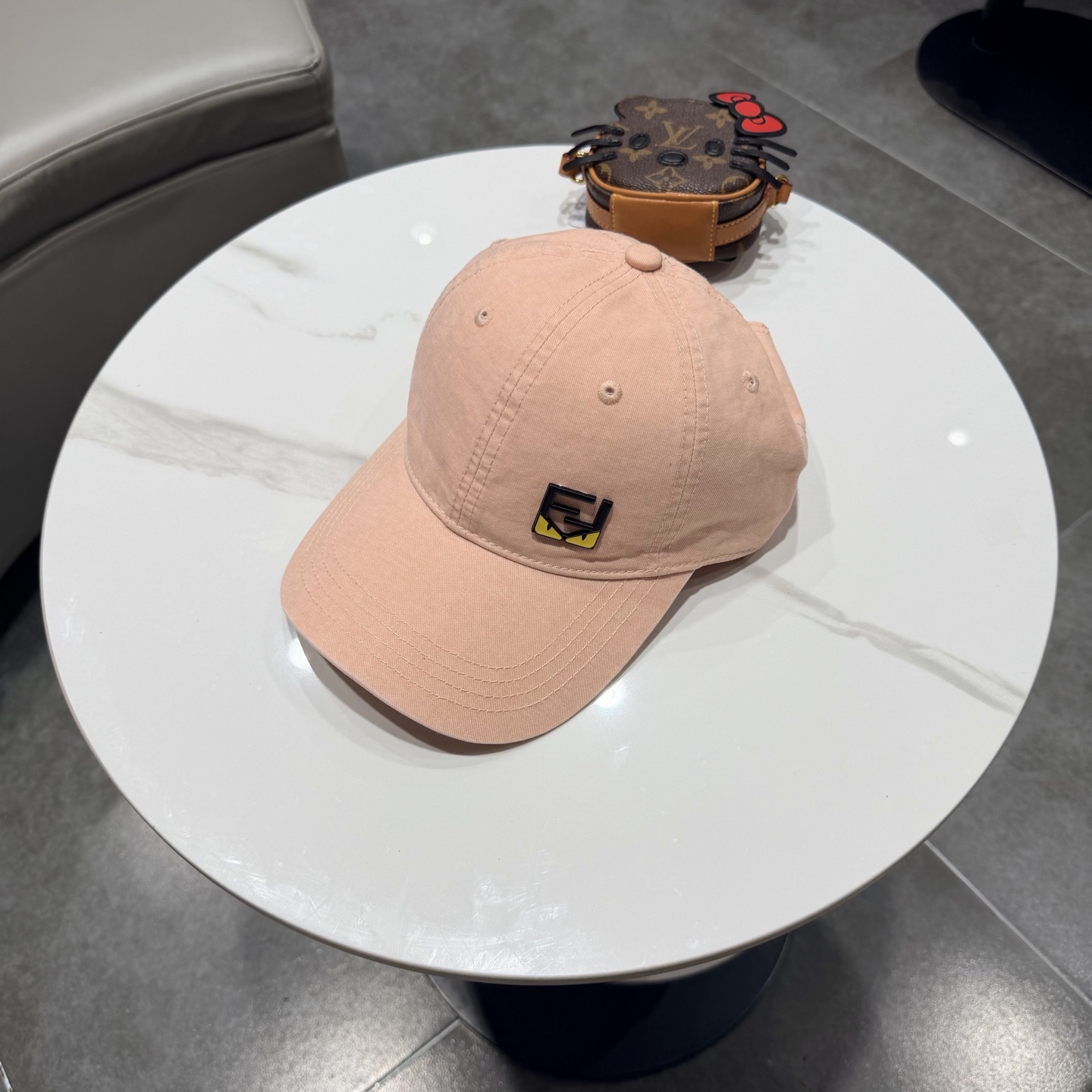 FENDI芬迪 棒球帽🧢 经典FF中古单品，气质穿搭单品，质量杠杠👍