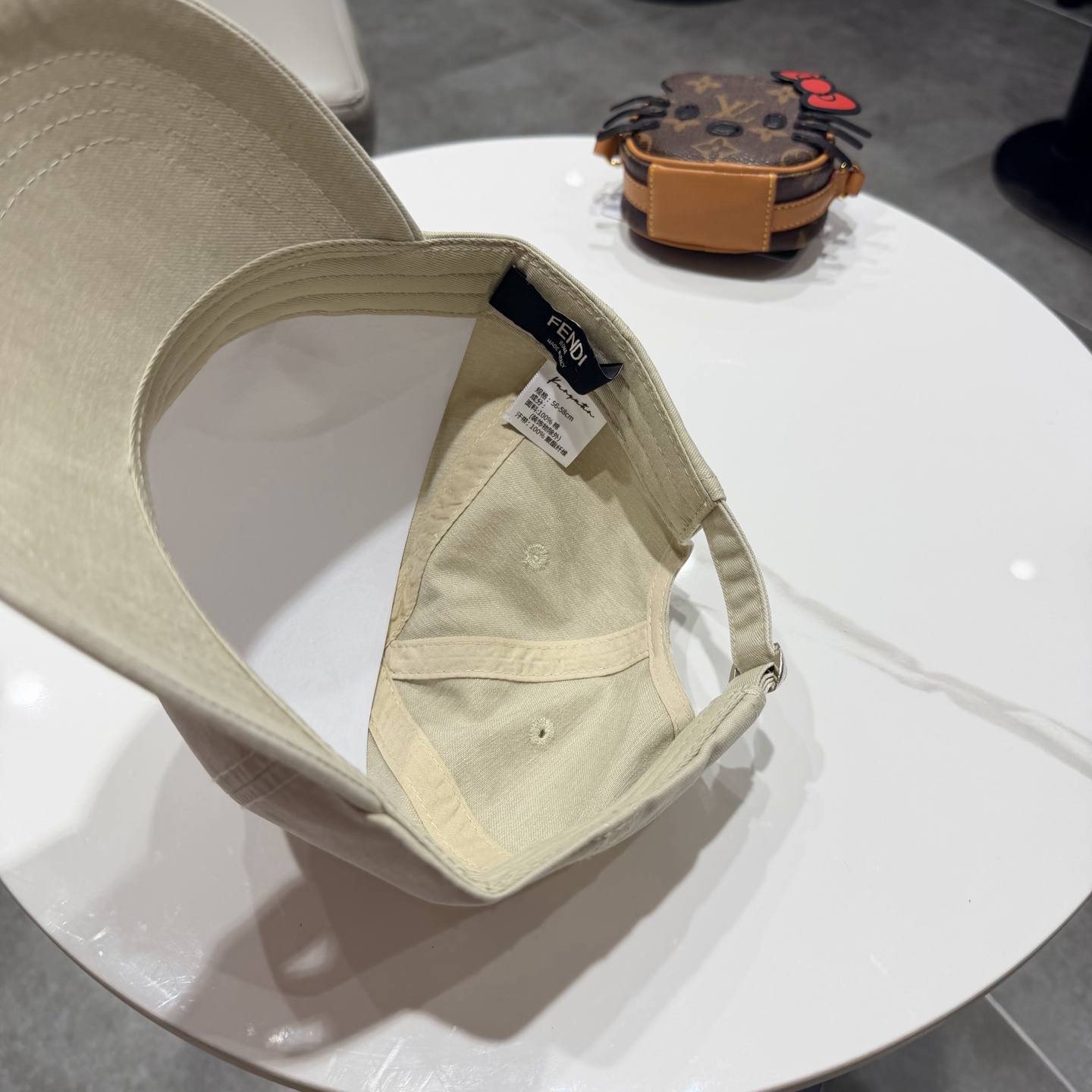 FENDI芬迪 棒球帽🧢 经典FF中古单品，气质穿搭单品，质量杠杠👍