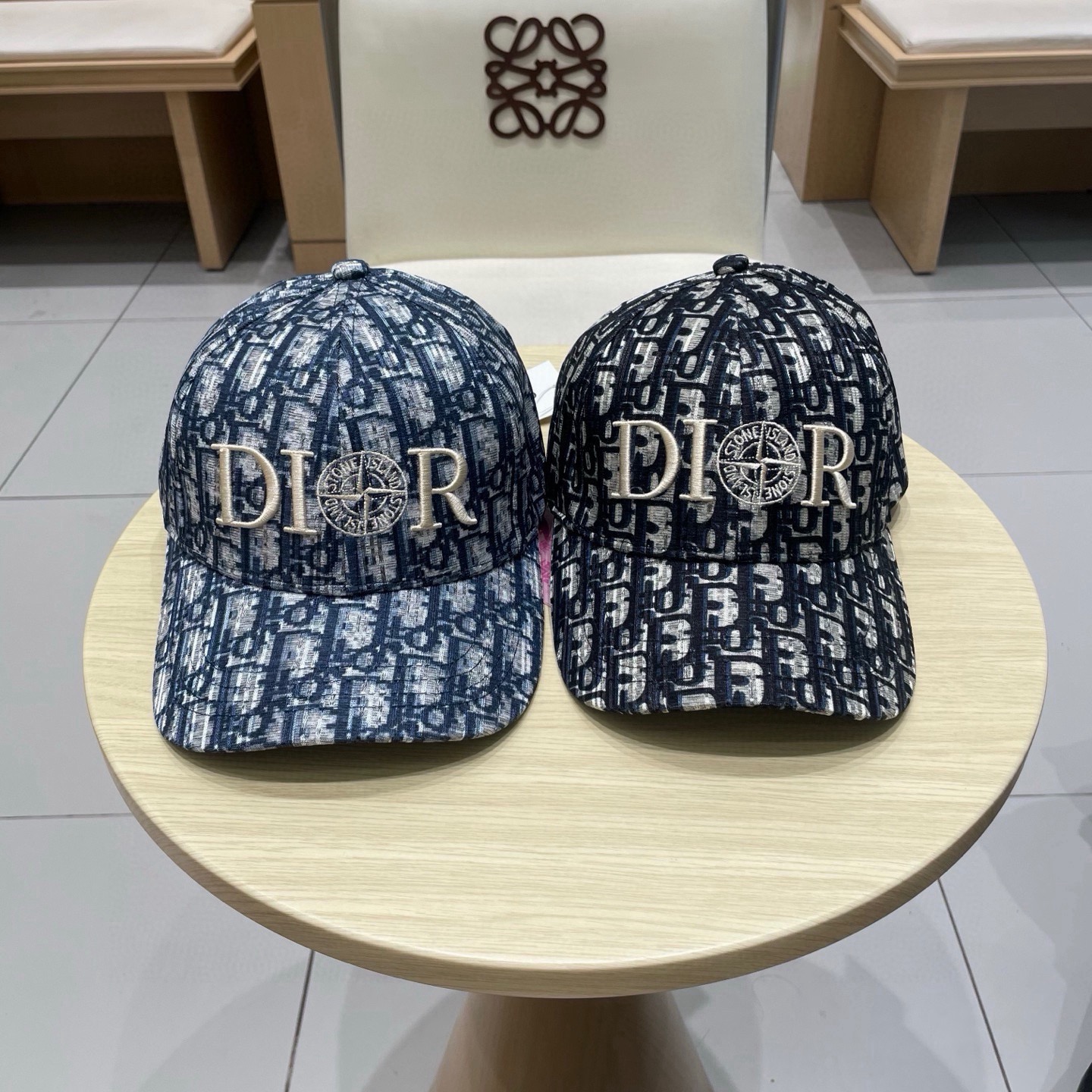 迪奥👒专柜新款棒球帽，简单大方 男女通用遮阳帽