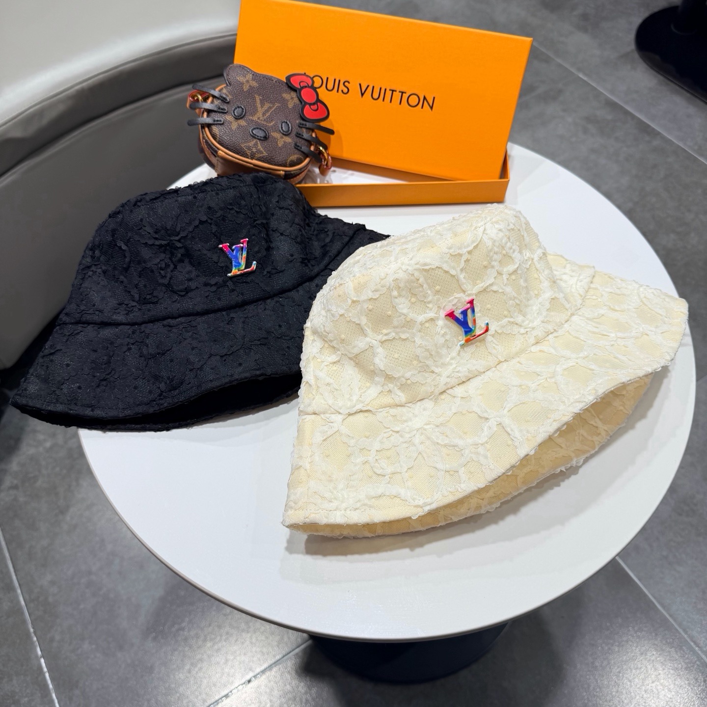 Lv路易威登新款蕾丝盆帽春夏女花朵刺绣渔夫帽显脸小欧根纱仙女