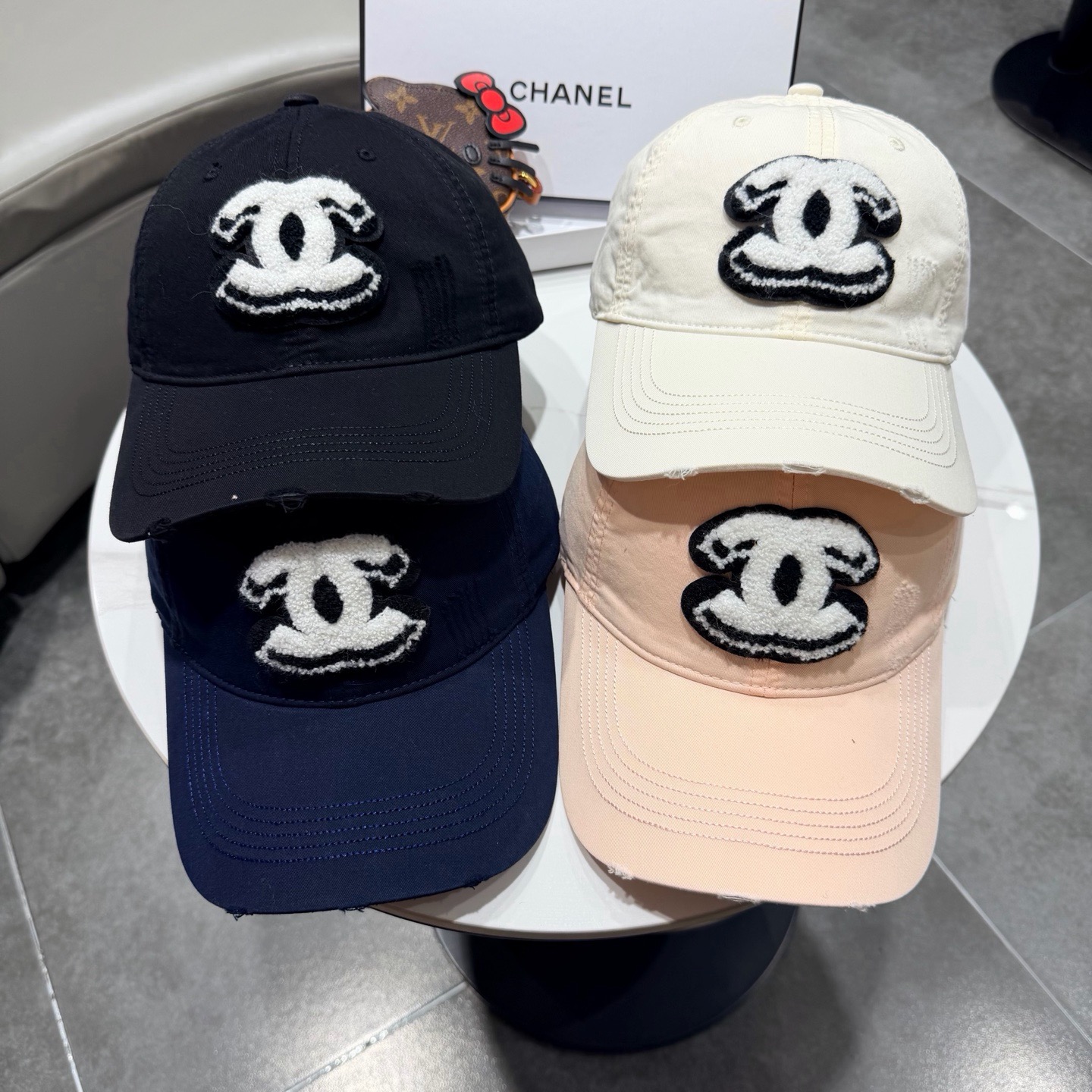 香奈儿2026新款经典休闲潮流款 上架简约棒球帽🧢日韩风格，随便搭配都超好看！出门旅游，绝对要入手的一款