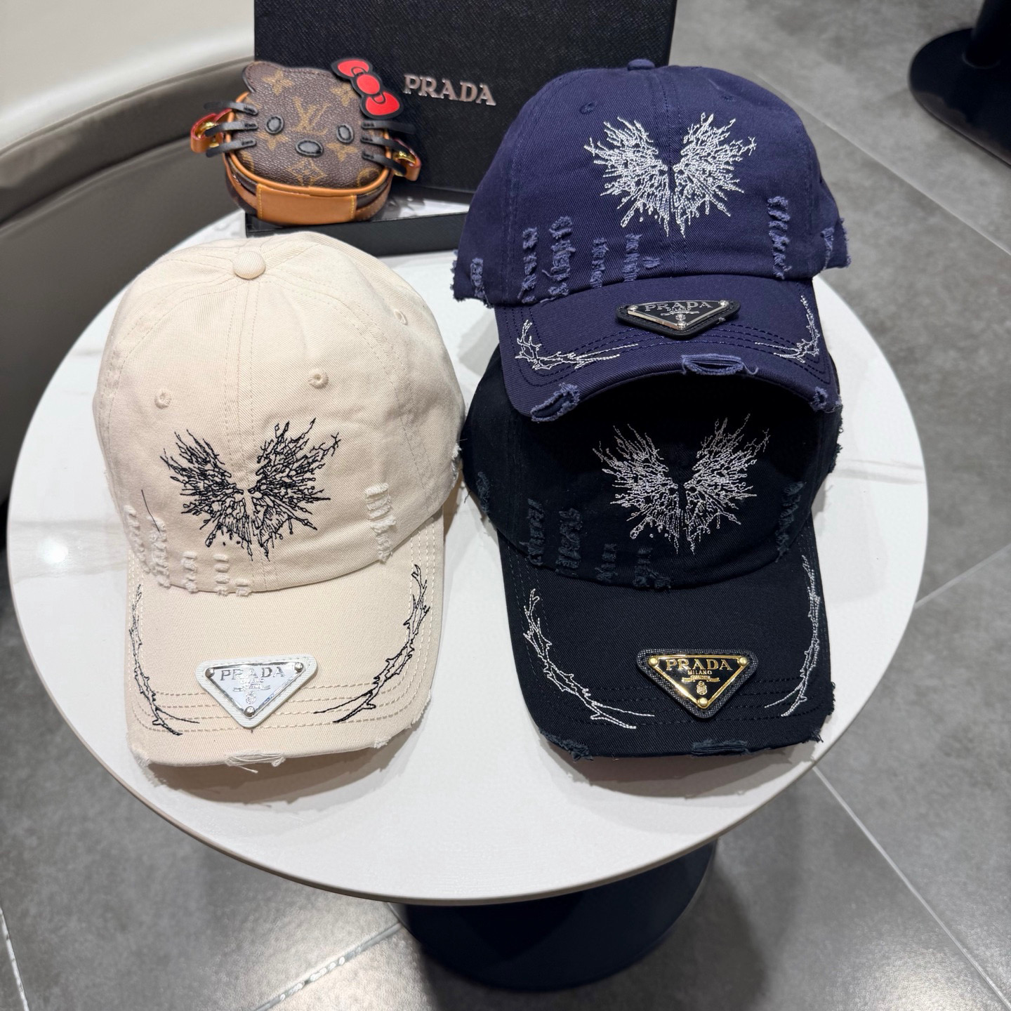 【普拉达】Prada 2026春夏新款大牌棒球帽，渔夫帽，显脸小 大牌款超好搭配，赶紧入手！