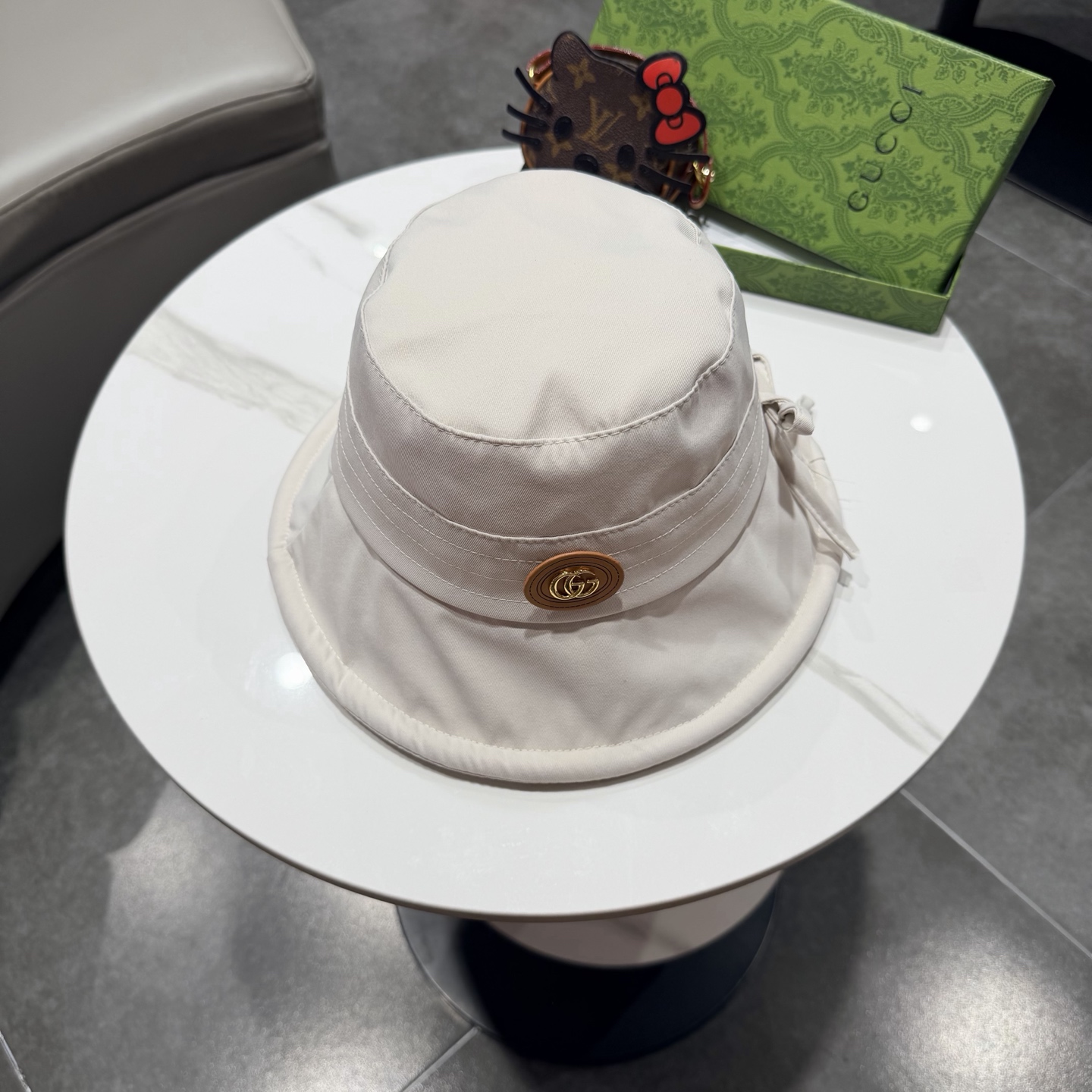 古奇♥️GUCCI🧢官网新品，渔夫帽，原单品质火爆来袭 。🎩 工艺非常精美 高档大气上档次！低调奢华，方