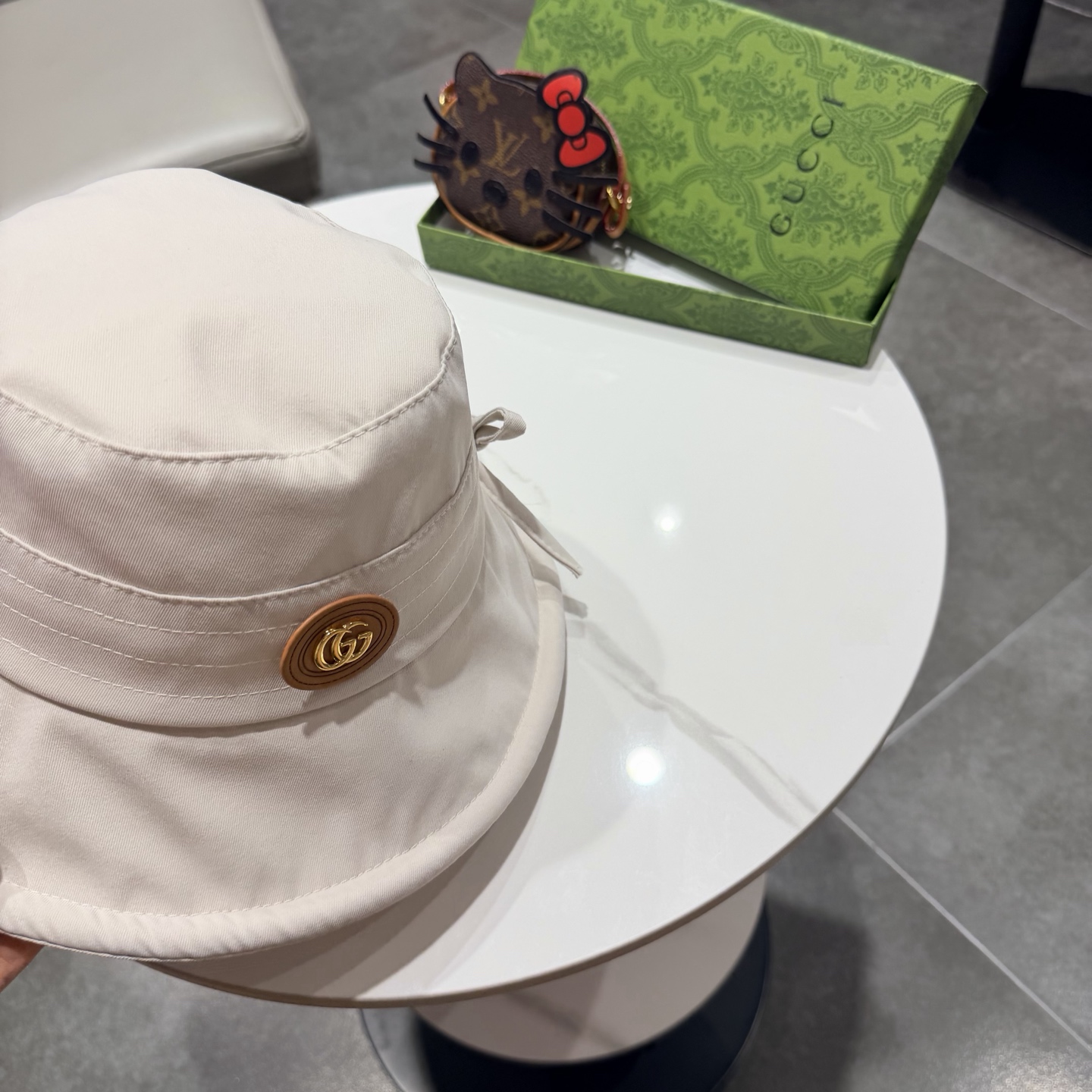 古奇♥️GUCCI🧢官网新品，渔夫帽，原单品质火爆来袭 。🎩 工艺非常精美 高档大气上档次！低调奢华，方