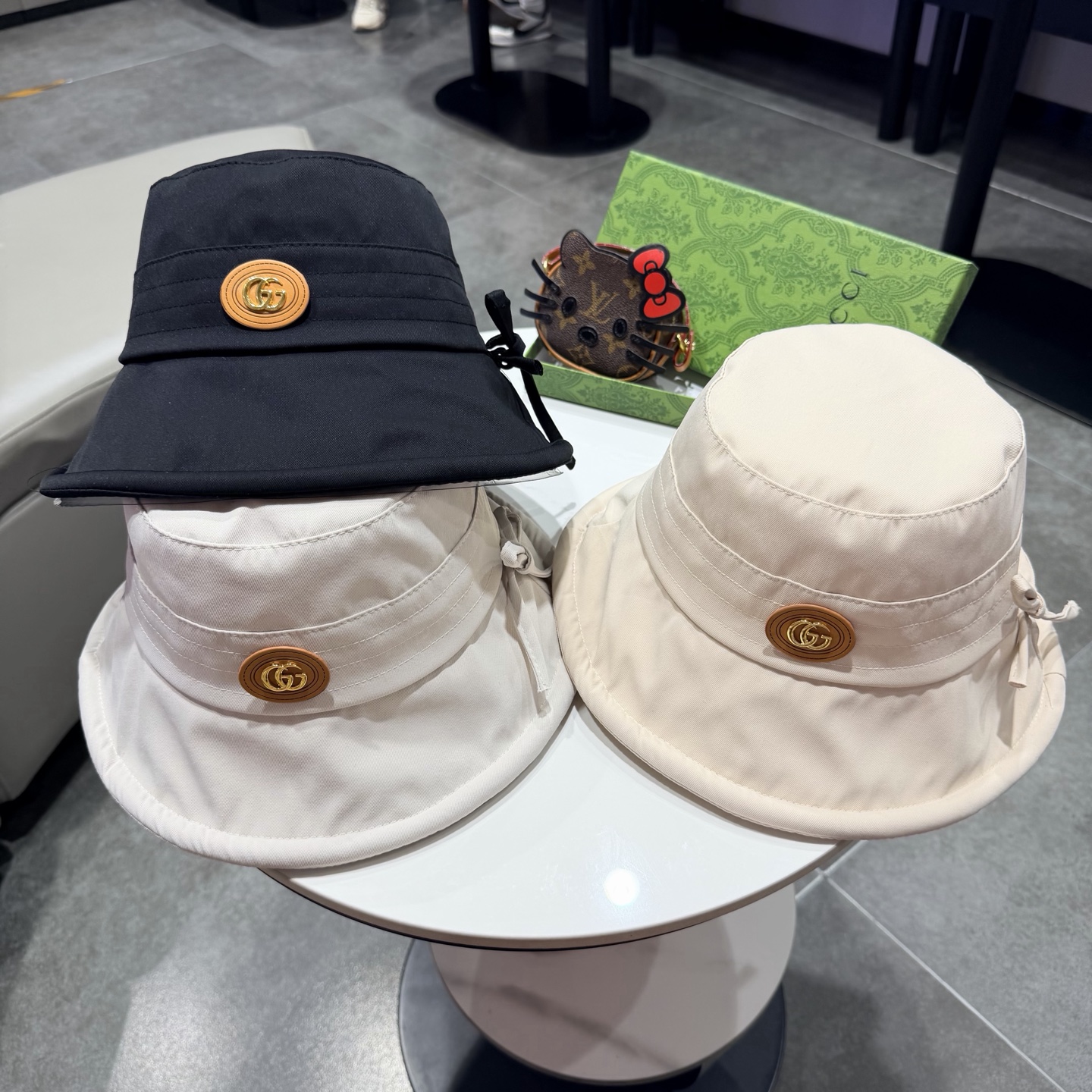 古奇♥️GUCCI🧢官网新品，渔夫帽，原单品质火爆来袭 。🎩 工艺非常精美 高档大气上档次！低调奢华，方