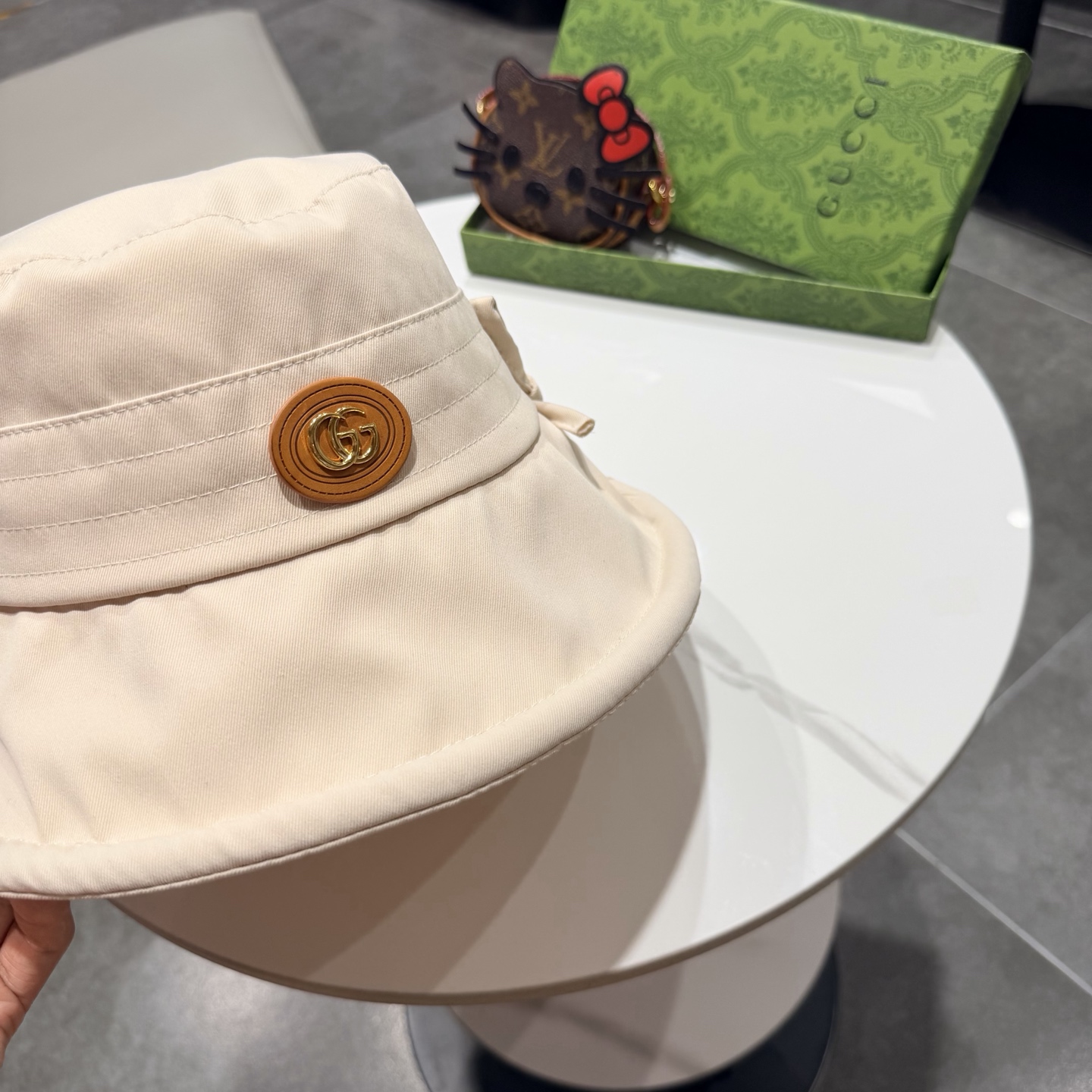 古奇♥️GUCCI🧢官网新品，渔夫帽，原单品质火爆来袭 。🎩 工艺非常精美 高档大气上档次！低调奢华，方