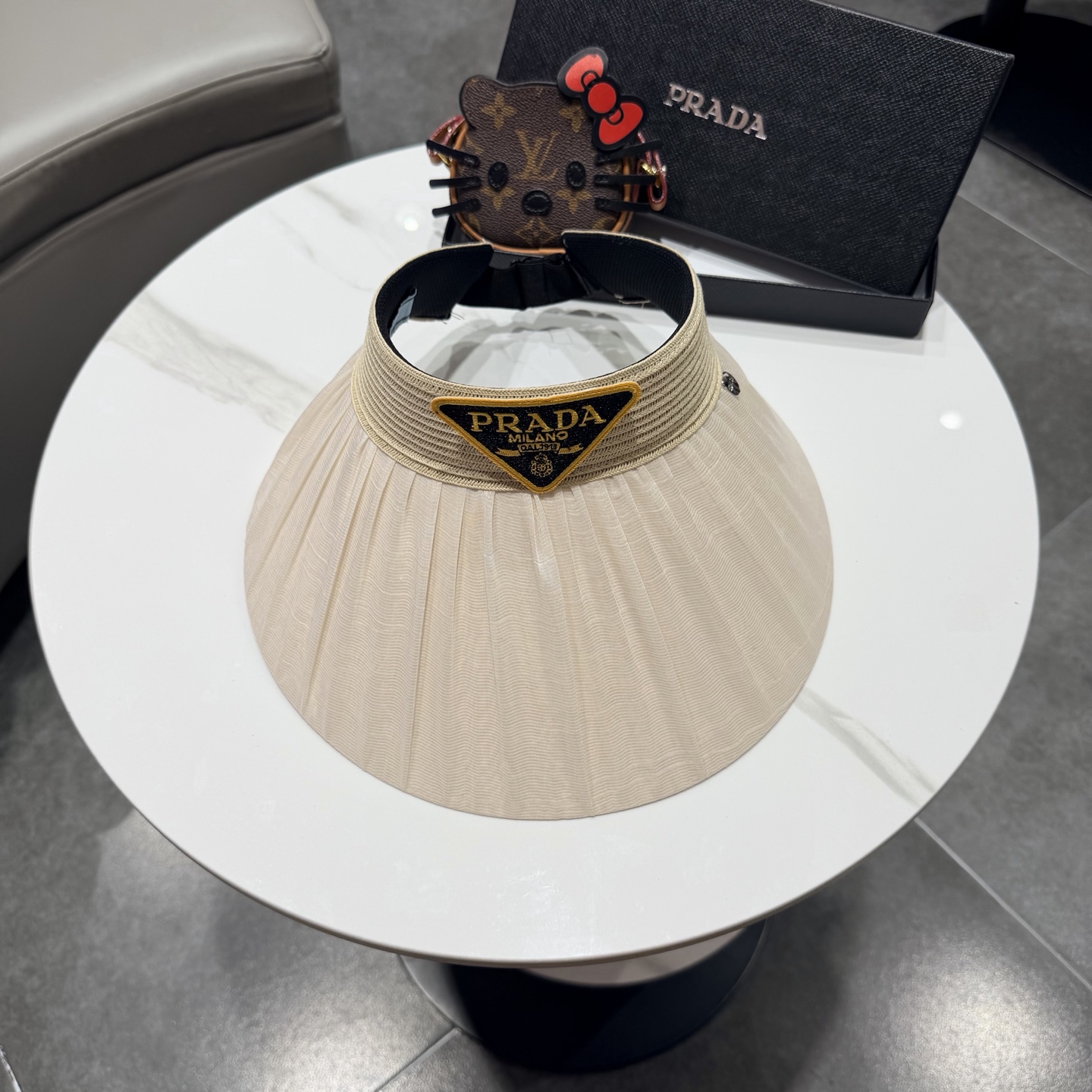 NO:764627,Prada empty top hat with first-class sunshade effect, wall crack recommended hat, straw hat, fisherman hat, baseball cap, hat, prada, espadrilles, hats19860909普拉达空顶帽 遮阳效果一流墙裂推荐帽子草帽渔夫帽棒球帽,帽子,prada,espadrilles,hats,hat