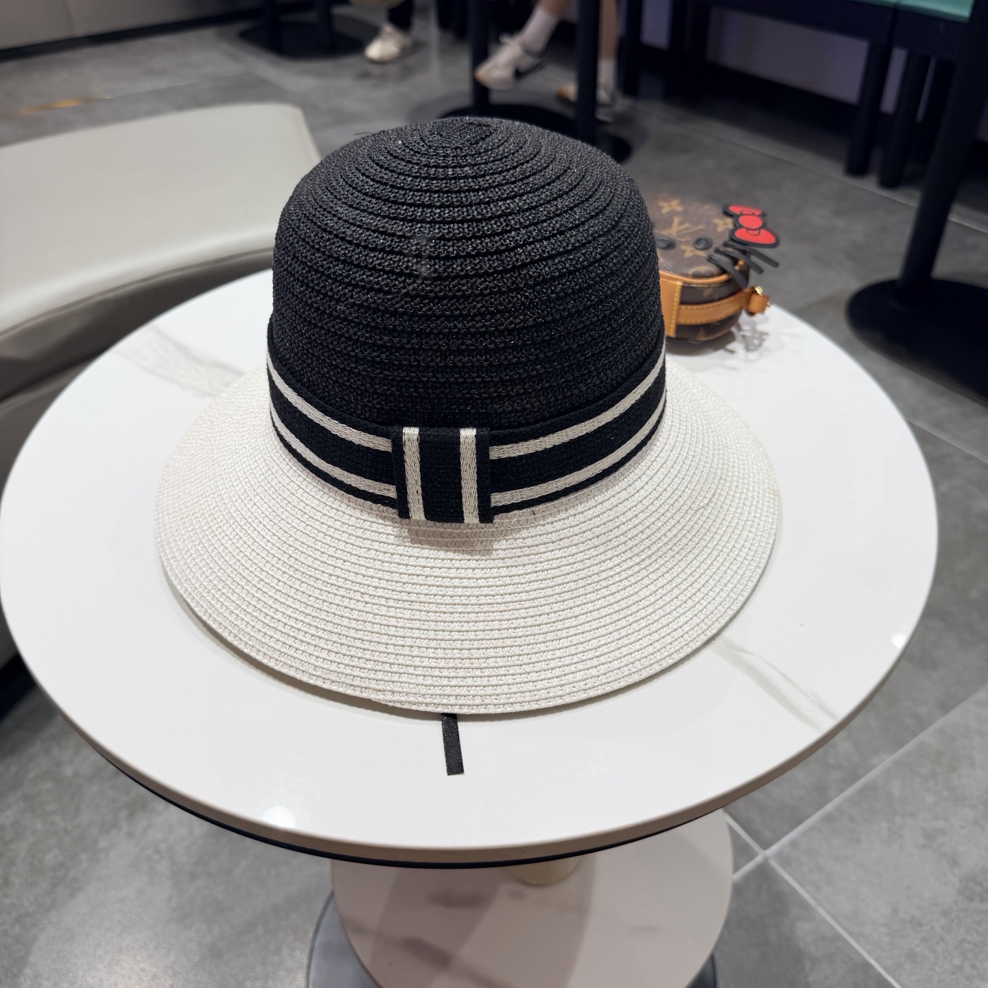 【DIOR迪奥】2026新款精致款礼帽盆帽平顶草帽，出街必备超好搭配，赶紧入手！