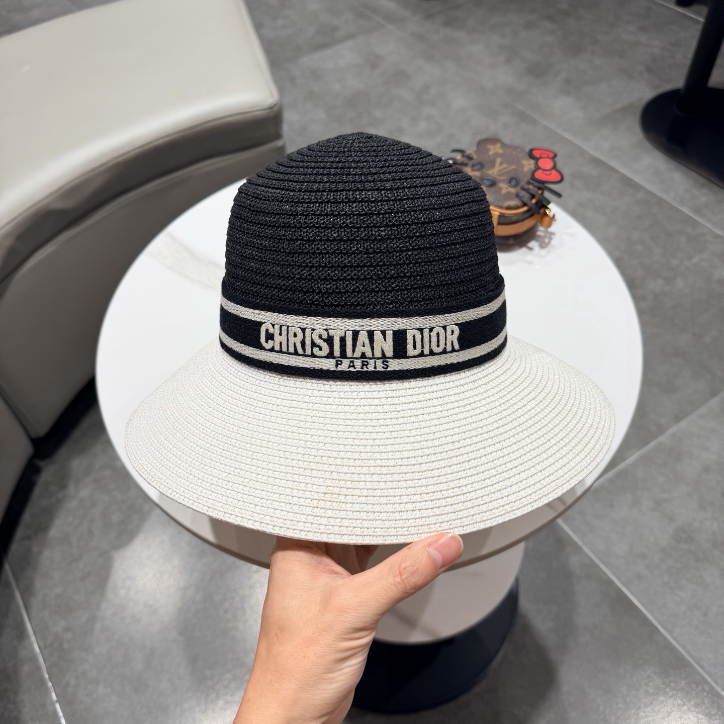 【DIOR迪奥】2026新款精致款礼帽盆帽平顶草帽，出街必备超好搭配，赶紧入手！