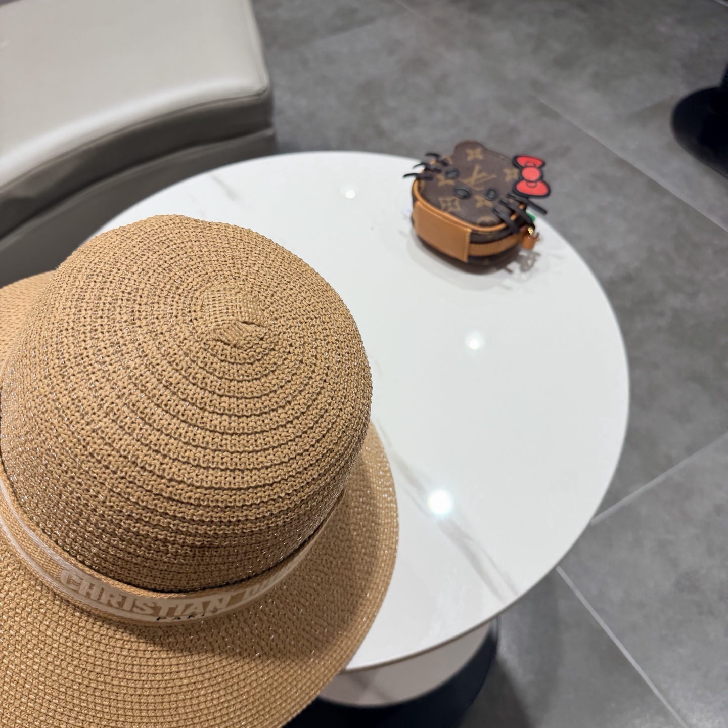 【DIOR迪奥】2026新款精致款礼帽盆帽平顶草帽，出街必备超好搭配，赶紧入手！