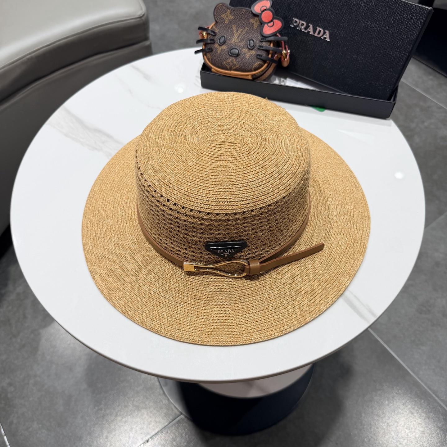 NO:764589,Prada Prada new hat, sunshade straw hat, head circumference 57cm hat straw hat fisherman hat baseball cap, hat, prada, prada, espadrilles, hats19860909普拉达Prada新款礼帽,遮阳草帽,头围57cm帽子草帽渔夫帽棒球帽,帽子,prada,prada,espadrilles,hats,hat