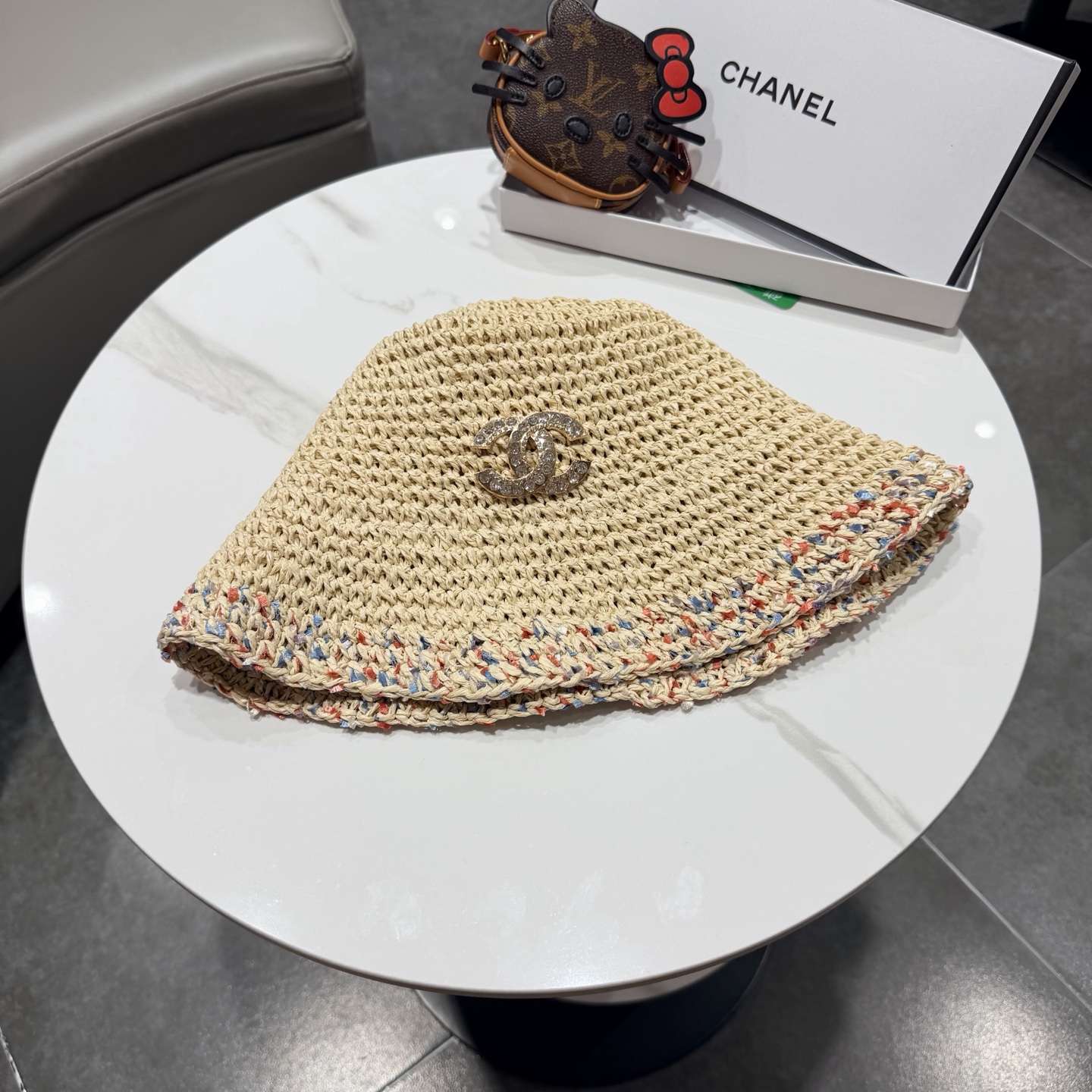 NO:764592,chanel Chanel summer hollow sun hat sun hat hand-woven rainbow seaside resort style wide-brim braided fisherman straw hat women's hat straw hat fisherman hat baseball cap, hat, chanel, chanel, espadrilles, hats19860909chanel香奈儿夏季镂空防晒帽遮阳帽手工编织彩虹海边度假风宽檐编织渔夫草帽女帽子草帽渔夫帽棒球帽,帽子,chanel,chanel,espadrilles,hats,hat
