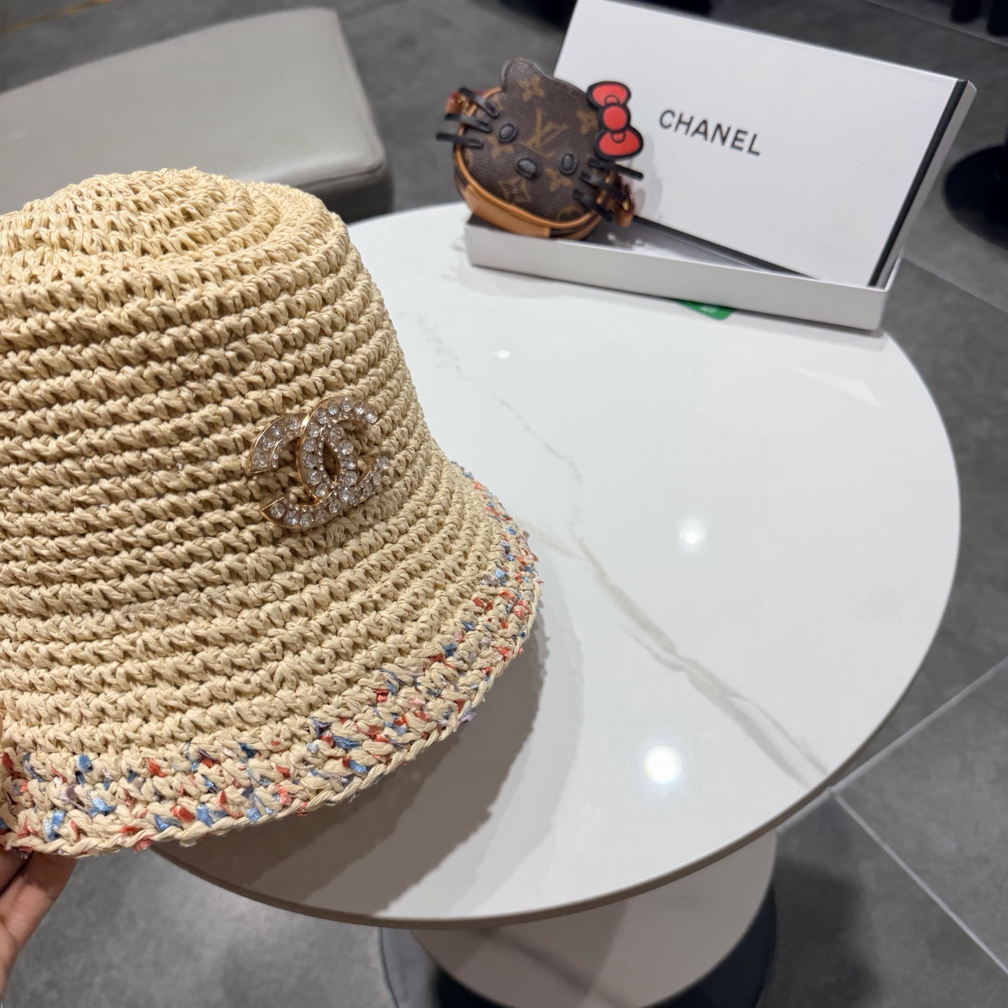 chanel香奈儿夏季镂空防晒帽遮阳帽手工编织彩虹海边度假风宽檐编织渔夫草帽女