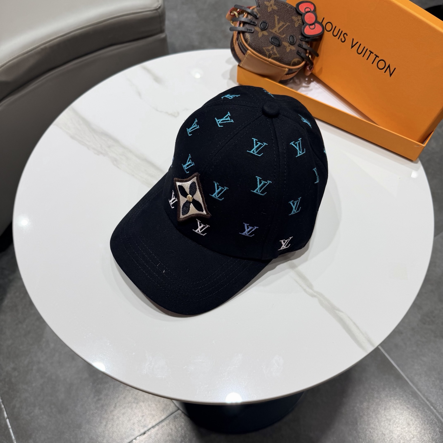 🧢路易威登棒球帽 LouisVuitton😍新款LV棒球帽，重工打造♥️高端大气，百搭款🤗男女通用！跑量