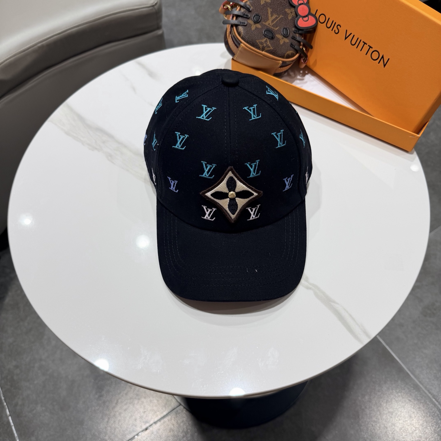 🧢路易威登棒球帽 LouisVuitton😍新款LV棒球帽，重工打造♥️高端大气，百搭款🤗男女通用！跑量