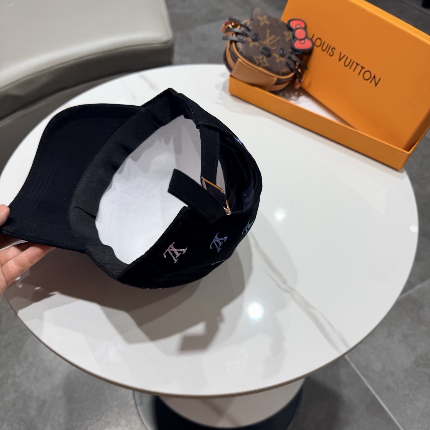 🧢路易威登棒球帽 LouisVuitton😍新款LV棒球帽，重工打造♥️高端大气，百搭款🤗男女通用！跑量