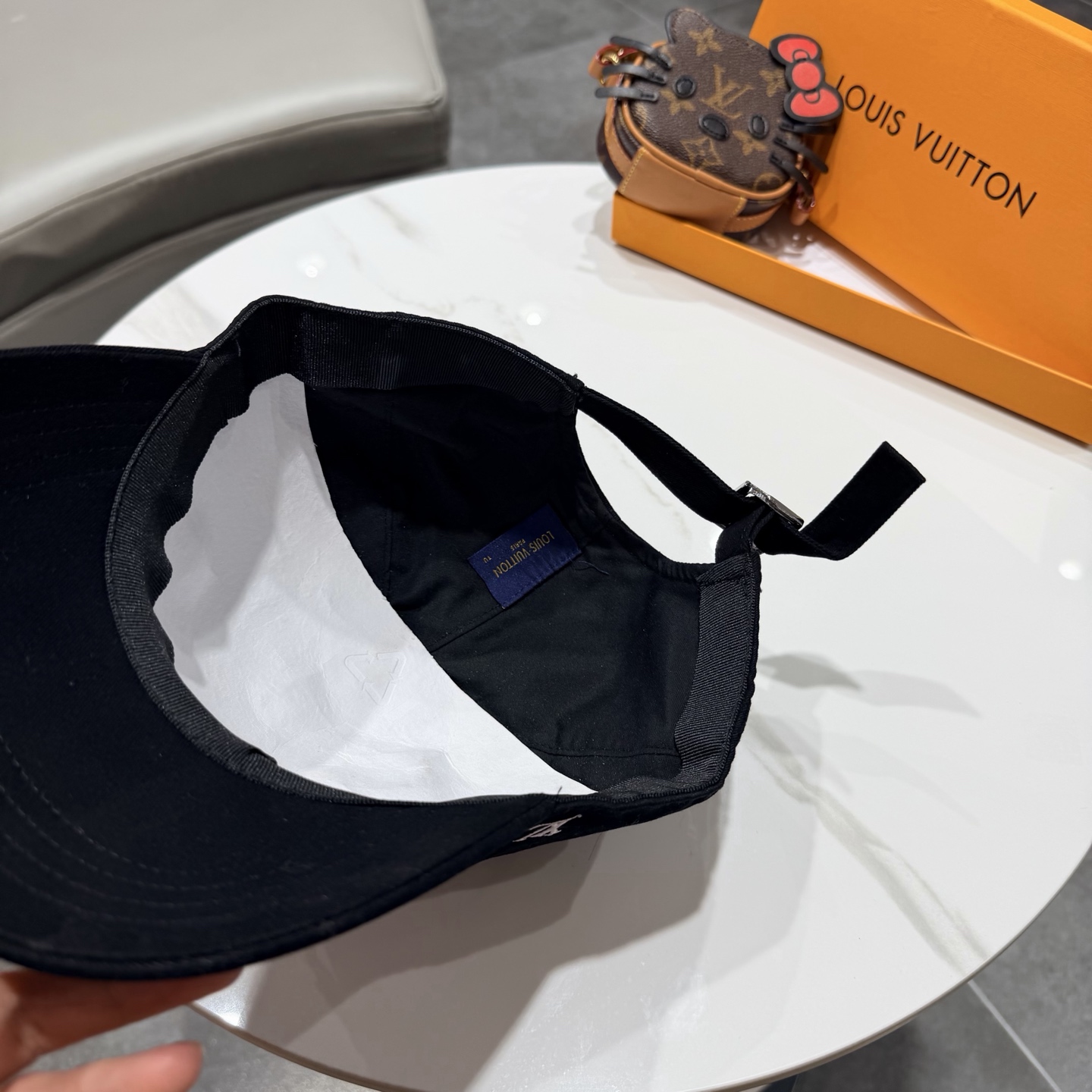 🧢路易威登棒球帽 LouisVuitton😍新款LV棒球帽，重工打造♥️高端大气，百搭款🤗男女通用！跑量