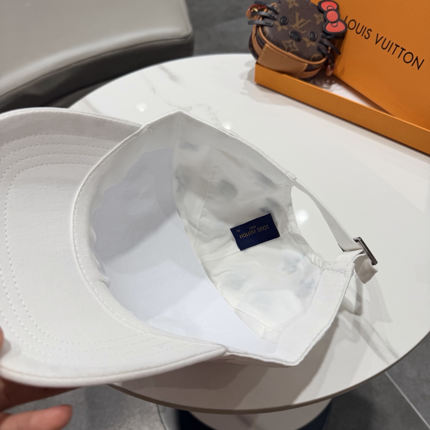🧢路易威登棒球帽 LouisVuitton😍新款LV棒球帽，重工打造♥️高端大气，百搭款🤗男女通用！跑量