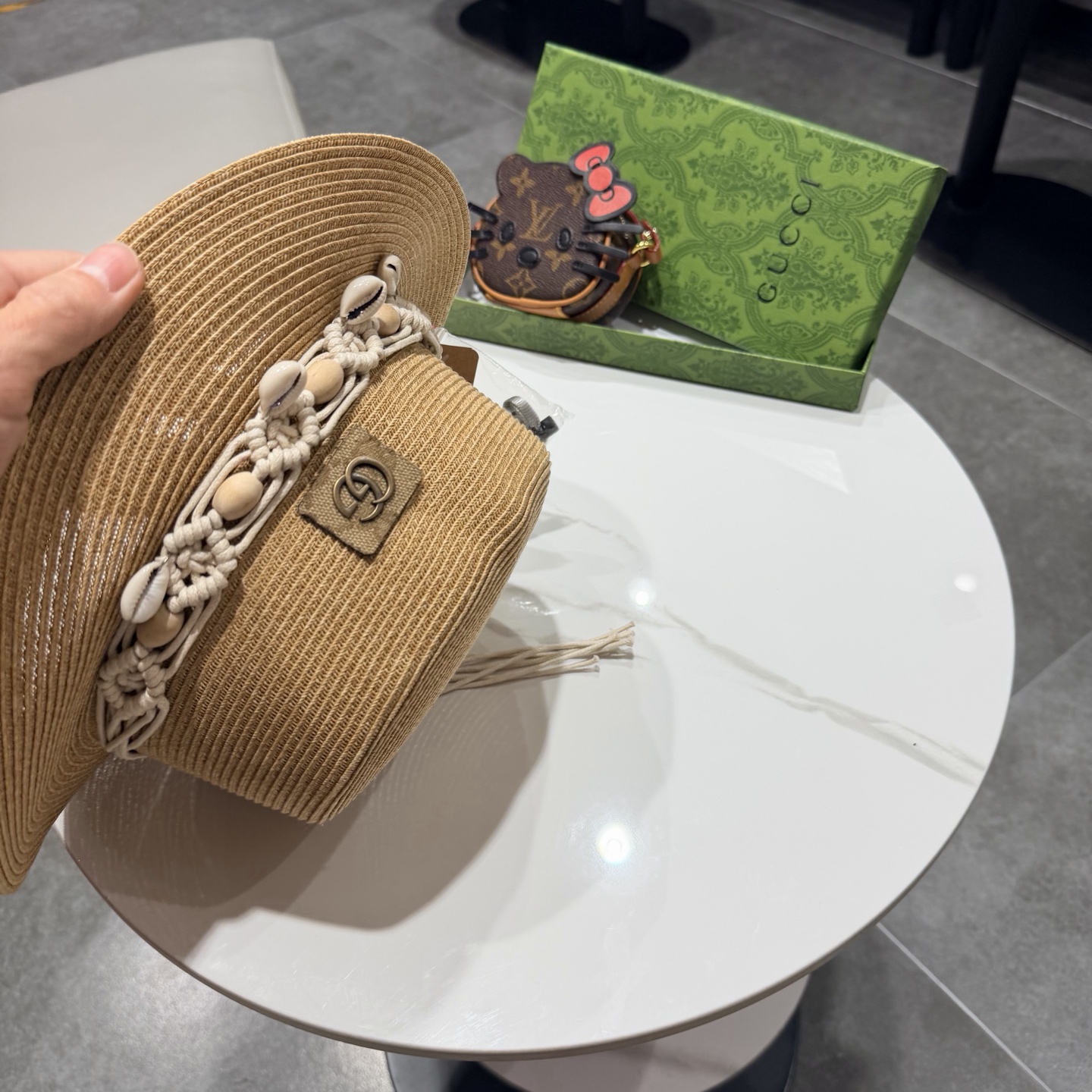 Gucci古奇新款蝴蝶结平顶草帽，时尚简约！