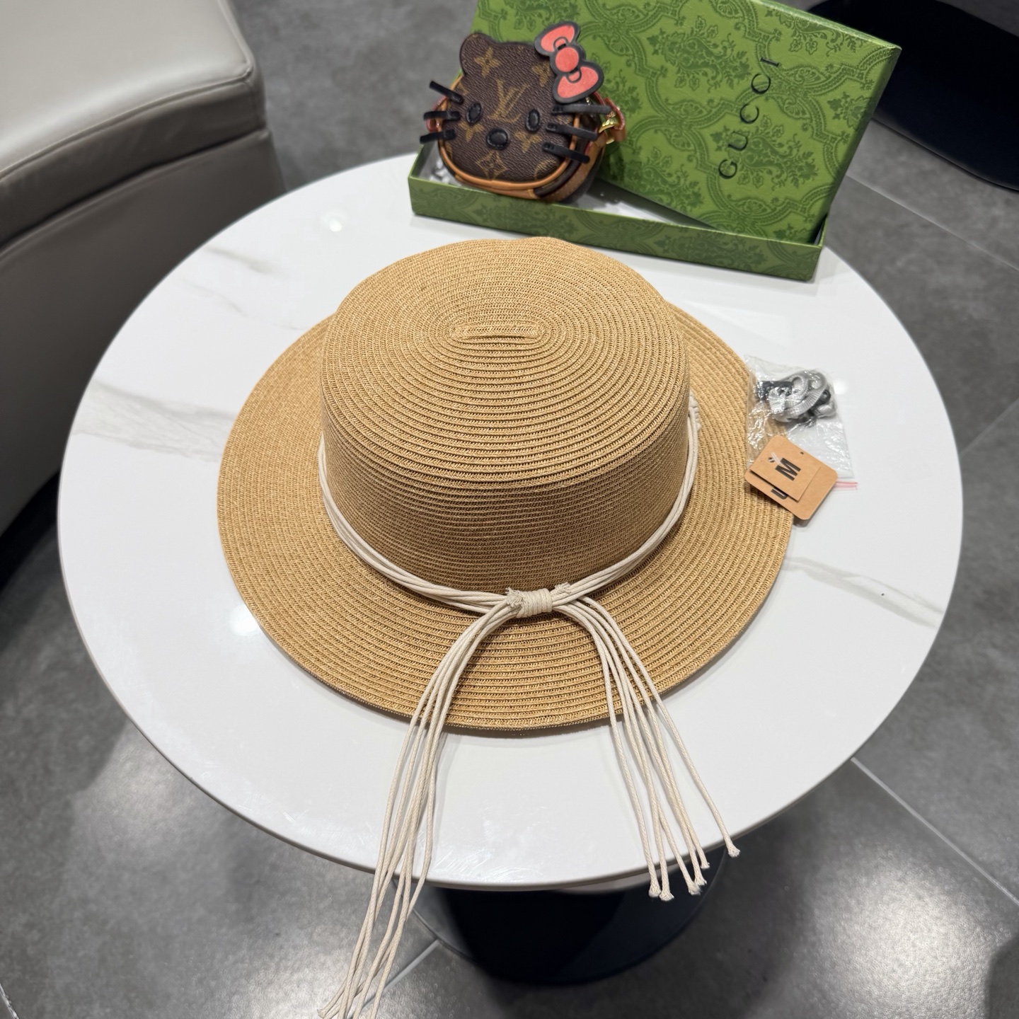 Gucci古奇新款蝴蝶结平顶草帽，时尚简约！