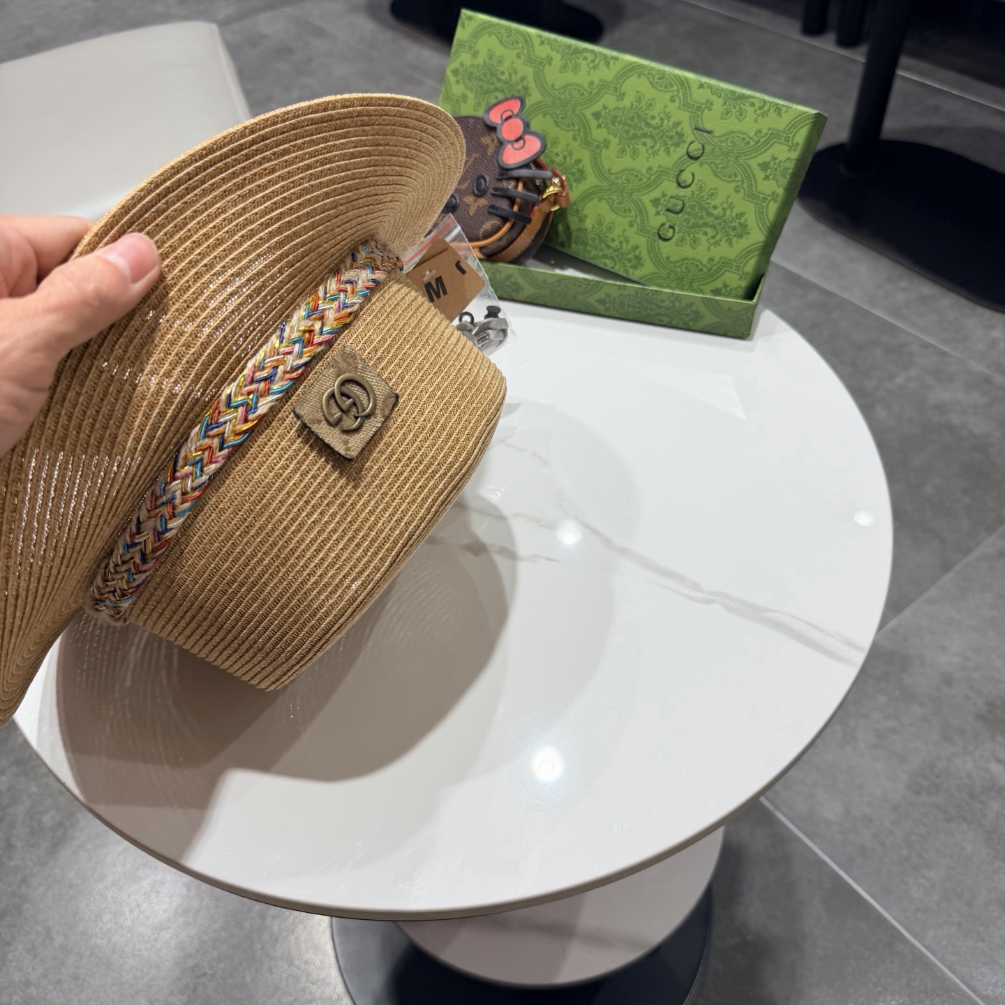 Gucci古奇新款蝴蝶结平顶草帽，时尚简约！