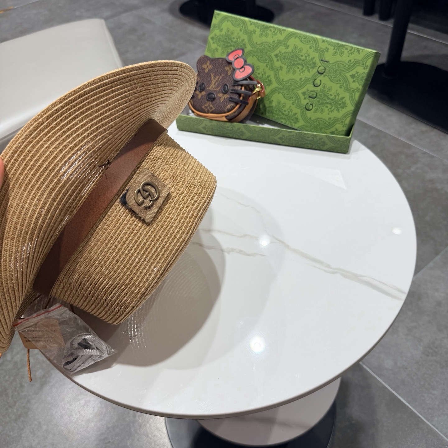 Gucci古奇新款蝴蝶结平顶草帽，时尚简约！