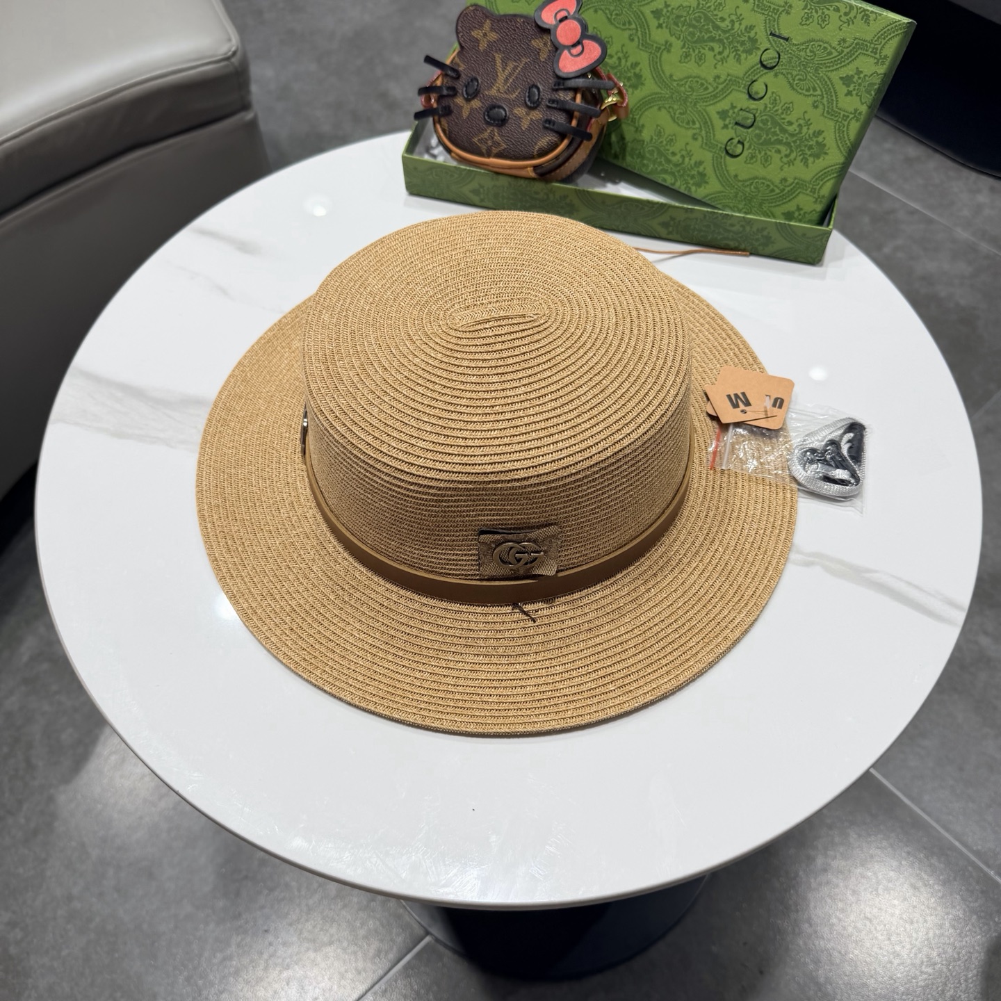 NO:764607,Gucci's new bow flat-top straw hat, fashionable and simple!  Hats, straw hats, bucket hats, baseball caps, hats, gucci, espadrilles, hats19860909Gucci古奇新款蝴蝶结平顶草帽,时尚简约！帽子草帽渔夫帽棒球帽,帽子,gucci,espadrilles,hats,hat