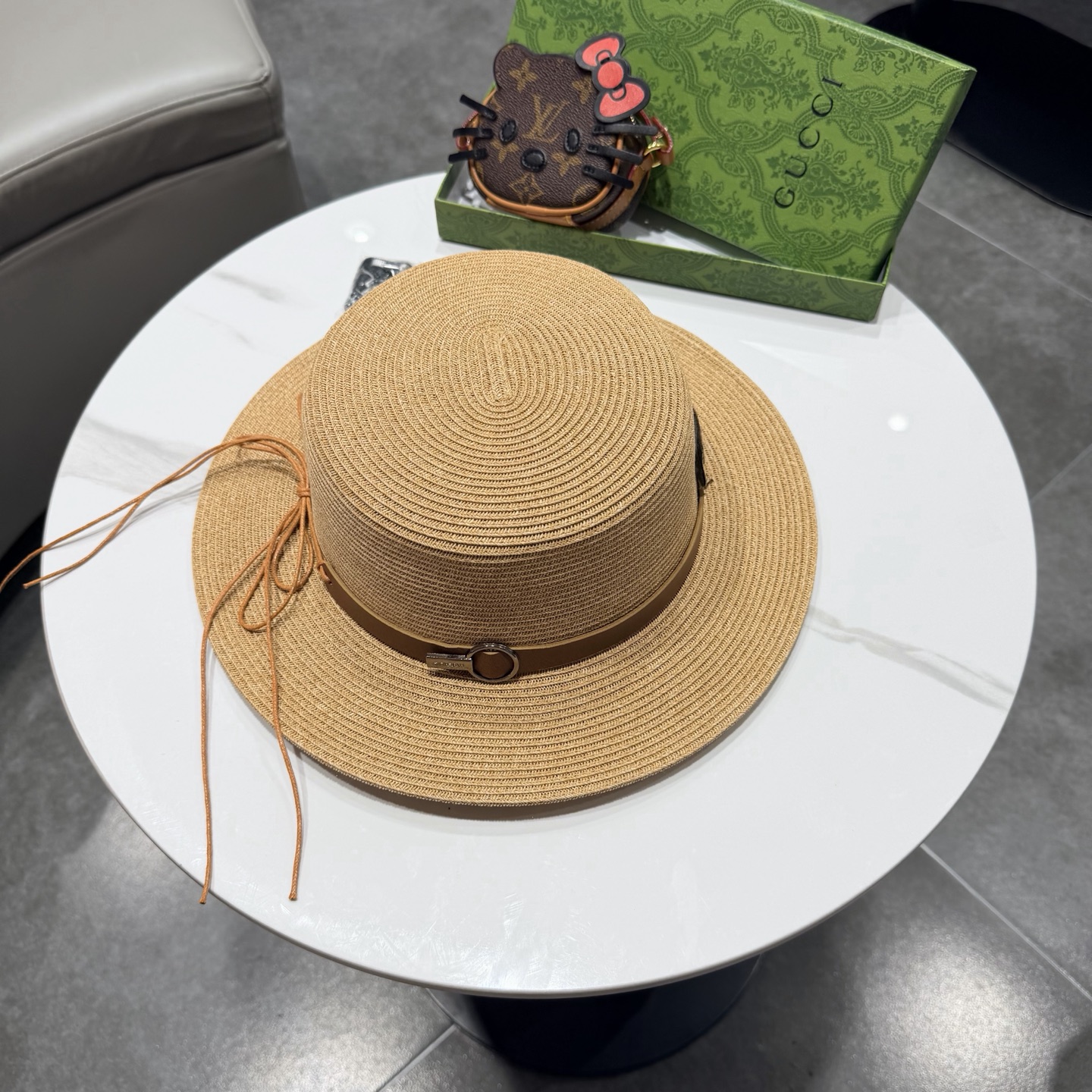 Gucci古奇新款蝴蝶结平顶草帽，时尚简约！