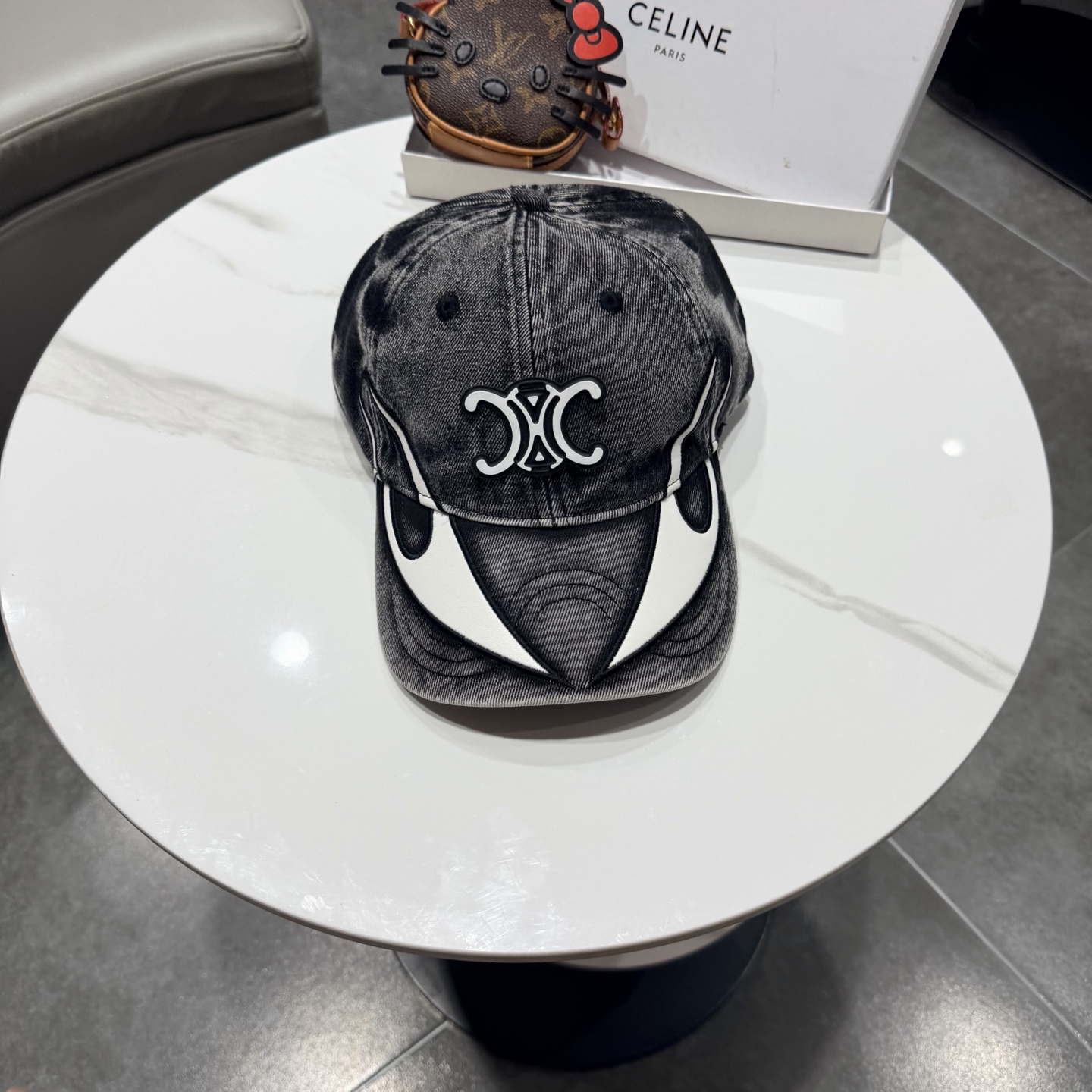 NO:764612,[CELINE] New classic casual and trendy baseball cap in Japanese and Korean style, looks great with any combination!  When traveling, you must buy a hat: a straw hat, a fisherman hat, a baseball cap, hats, celine, celine, espadrilles, hats19860909【CELINE赛琳】新款经典休闲潮流款 棒球帽日韩风格,随便搭配都超好看！出门旅游,绝对要入手的一款帽子草帽渔夫帽棒球帽,帽子,celine,celine,espadrilles,hats,hat