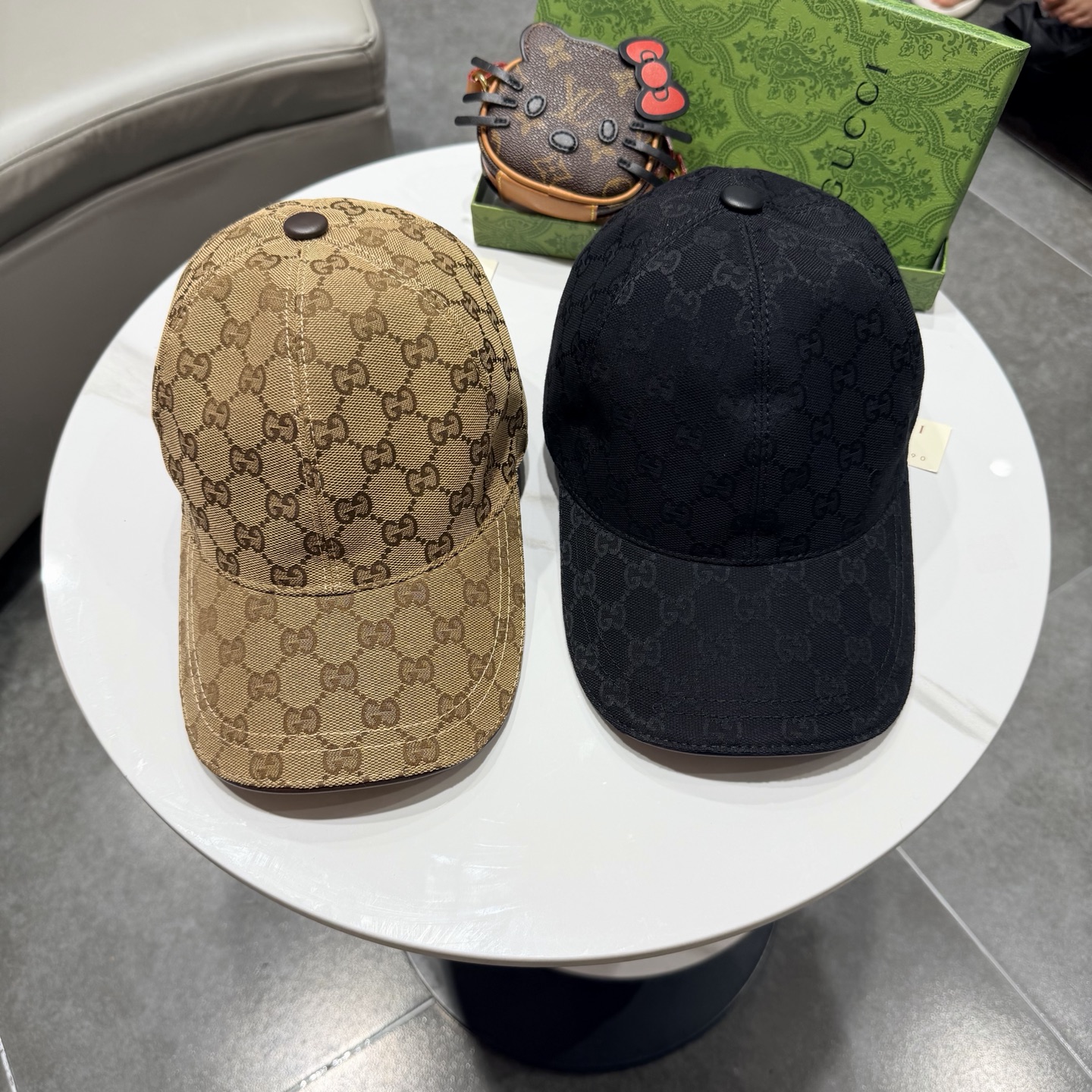 经典款Gucci(古奇)经典原单棒球帽😍😍专柜1:1开模订制，最高版本，原版帆布料+头层牛皮，轻盈透气！