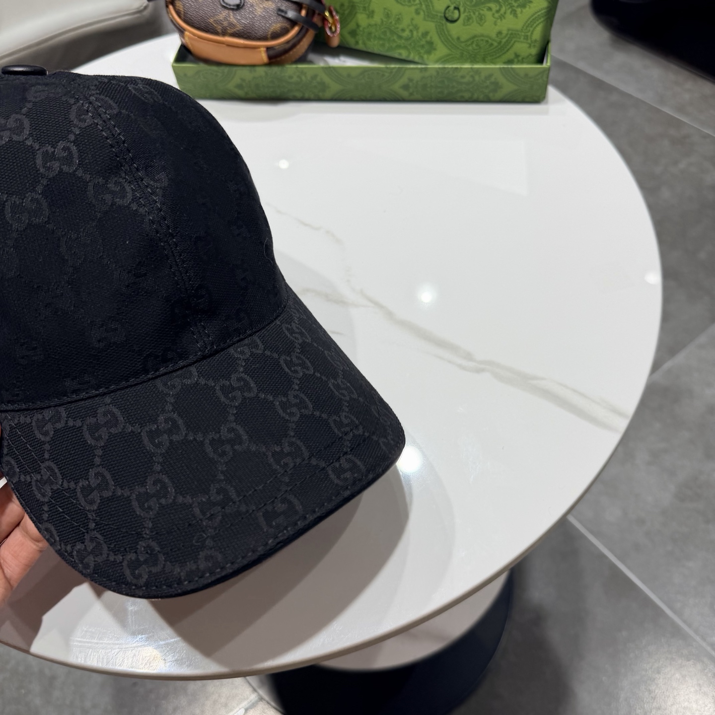 经典款Gucci(古奇)经典原单棒球帽😍😍专柜1:1开模订制，最高版本，原版帆布料+头层牛皮，轻盈透气！