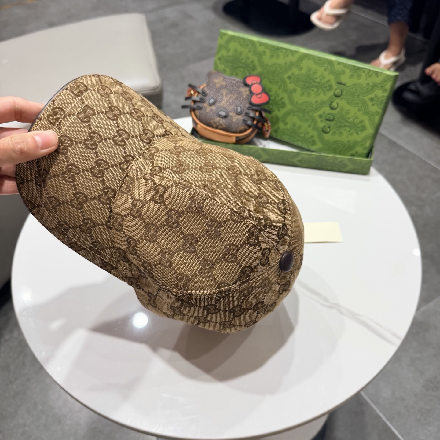 经典款Gucci(古奇)经典原单棒球帽😍😍专柜1:1开模订制，最高版本，原版帆布料+头层牛皮，轻盈透气！