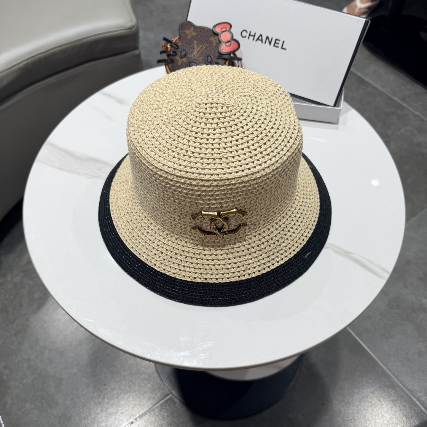 NO:764624,CHANEL Chanel 2026 new bucket hat, straw hat, the first choice for the beach in summer~ Made of new material, perfect texture, straw hat, fisherman hat, baseball cap, hat, chanel, chanel, espadrilles, hats19860909CHANEL香奈儿 2026新款水桶盆帽草帽 夏天海边首选～ 新款材质编织而成～质感满分帽子草帽渔夫帽棒球帽,帽子,chanel,chanel,espadrilles,hats,hat