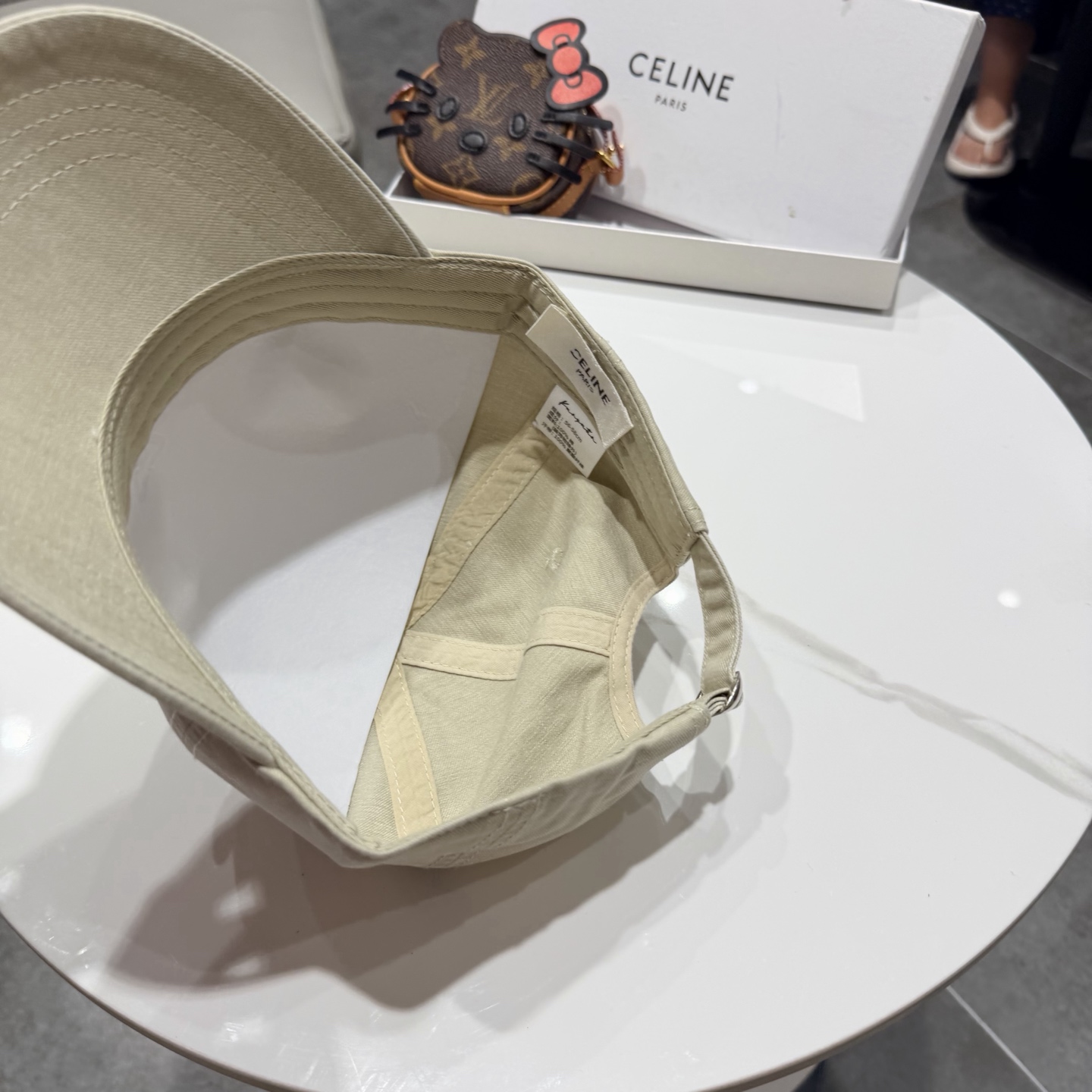 【CELINE赛琳】新款经典休闲潮流款 棒球帽日韩风格，随便搭配都超好看！出门旅游，绝对要入手的一款
