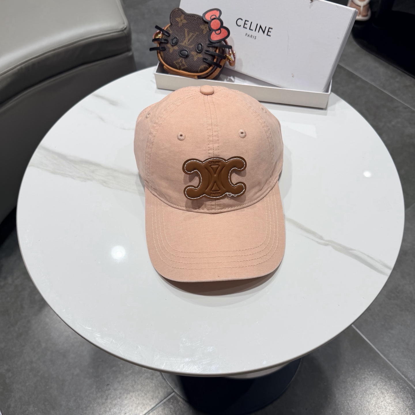 NO:764625,[CELINE] New classic casual and trendy baseball cap in Japanese and Korean style, looks great with any combination!  When traveling, you must buy a hat: a straw hat, a fisherman hat, a baseball cap, hats, celine, celine, espadrilles, hats19860909【CELINE赛琳】新款经典休闲潮流款 棒球帽日韩风格,随便搭配都超好看！出门旅游,绝对要入手的一款帽子草帽渔夫帽棒球帽,帽子,celine,celine,espadrilles,hats,hat