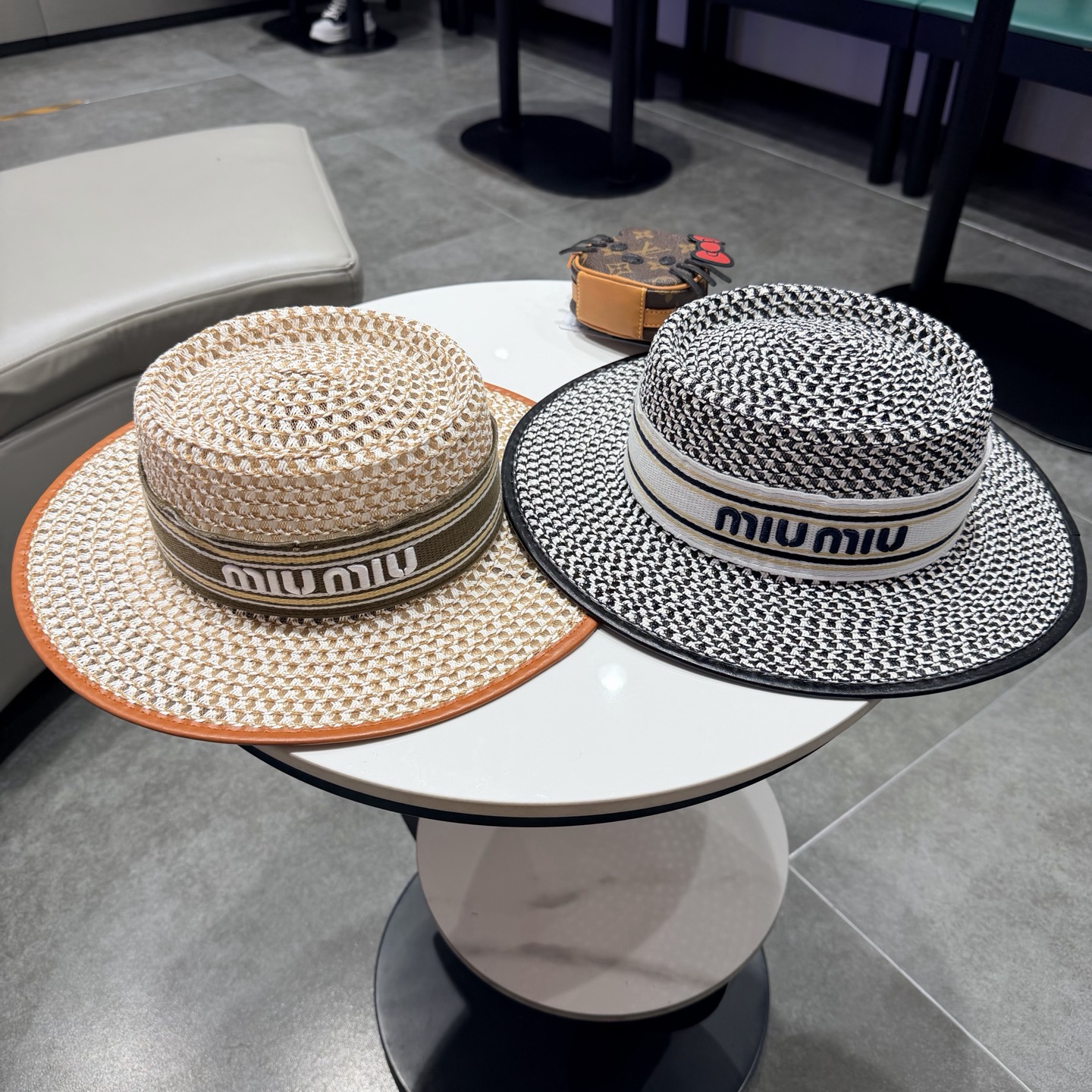 miumiu缪缪 2026新款平顶草帽  夏天海边首选～新款材质编织而成～质感满分💯