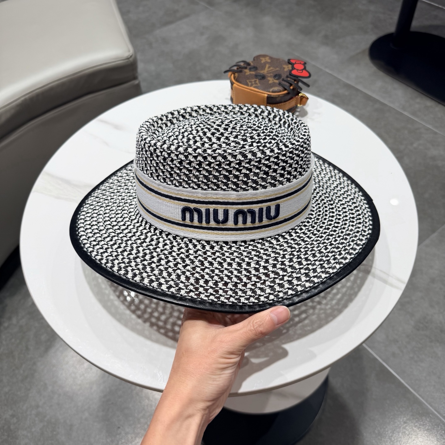 miumiu缪缪 2026新款平顶草帽  夏天海边首选～新款材质编织而成～质感满分💯