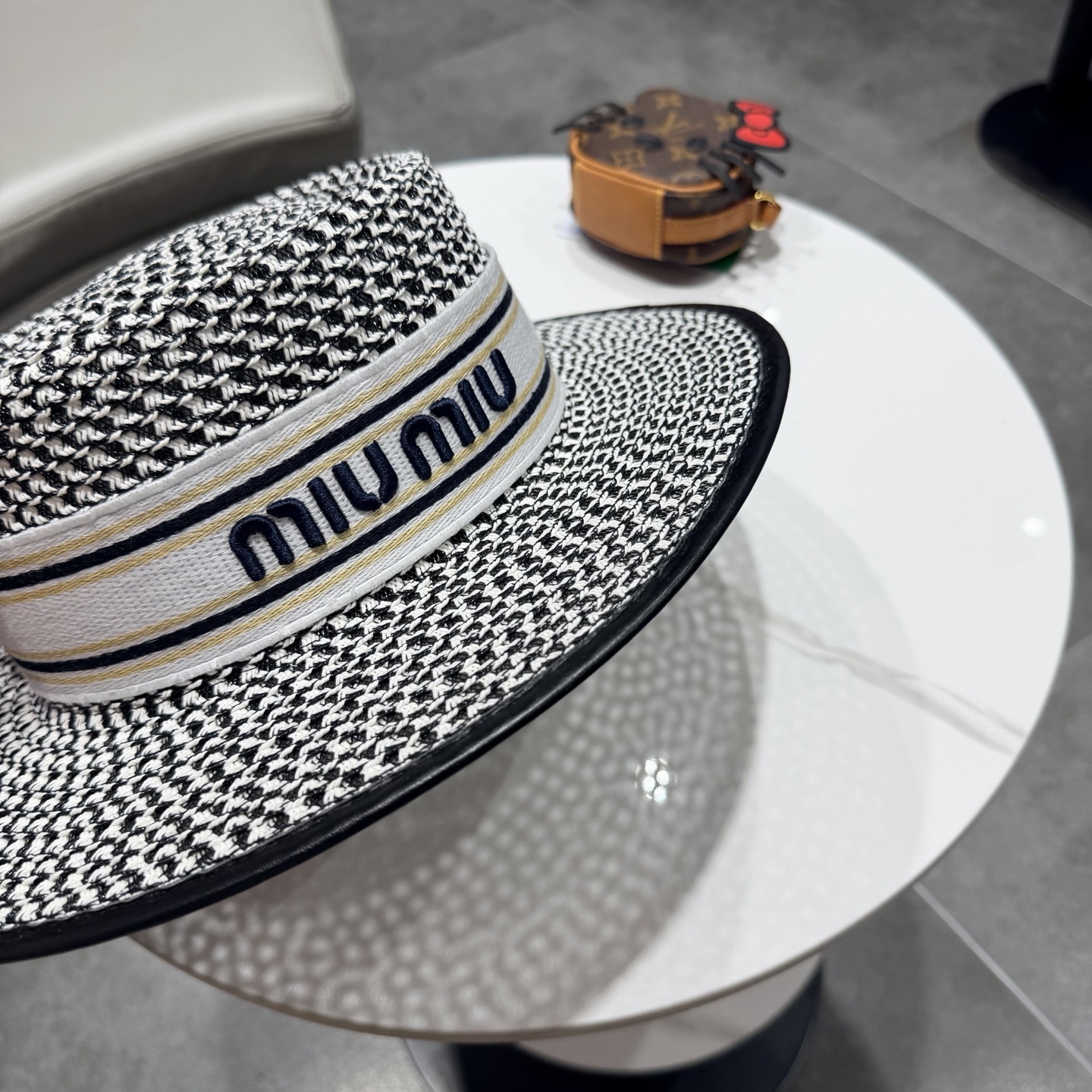 miumiu缪缪 2026新款平顶草帽  夏天海边首选～新款材质编织而成～质感满分💯
