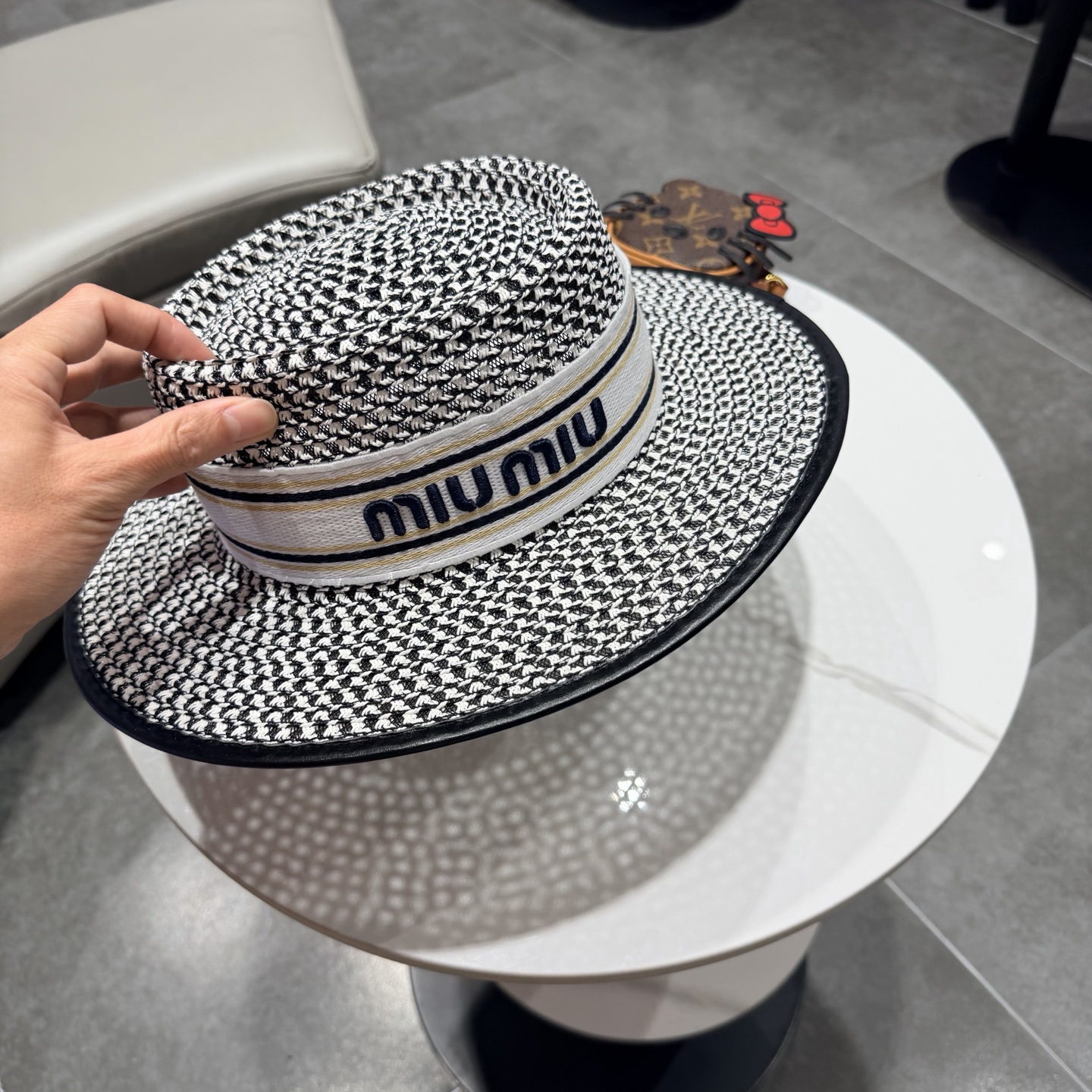 miumiu缪缪 2026新款平顶草帽  夏天海边首选～新款材质编织而成～质感满分💯