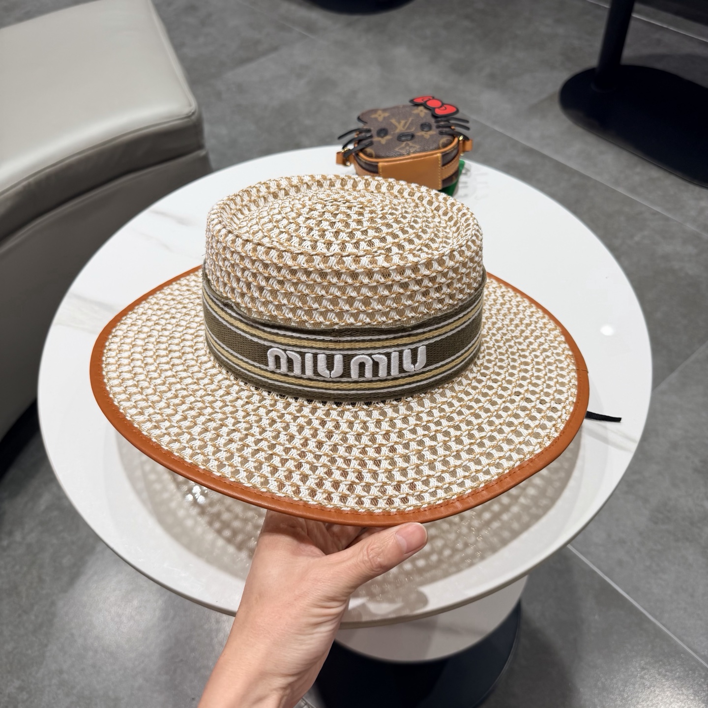 miumiu缪缪 2026新款平顶草帽  夏天海边首选～新款材质编织而成～质感满分💯