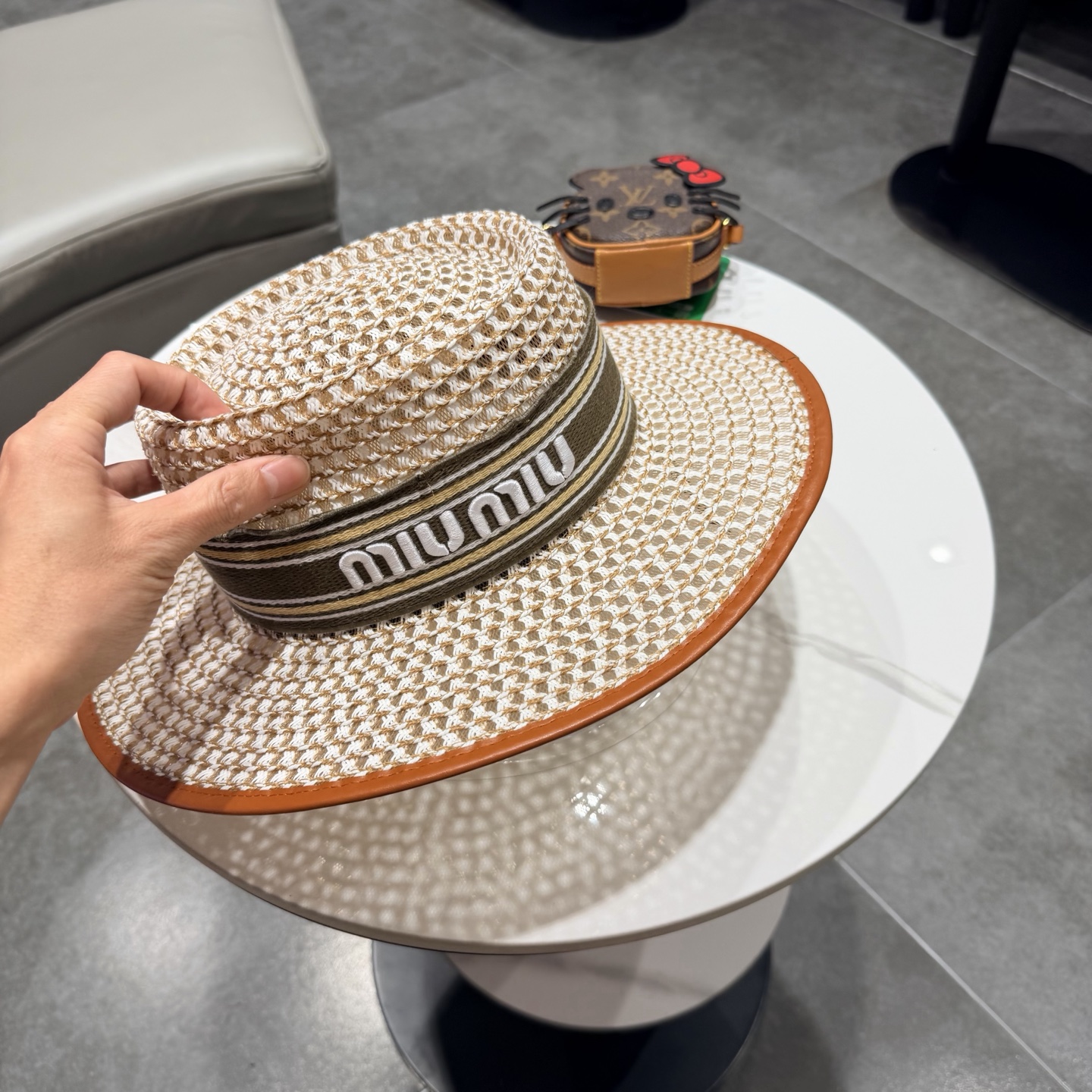 miumiu缪缪 2026新款平顶草帽  夏天海边首选～新款材质编织而成～质感满分💯