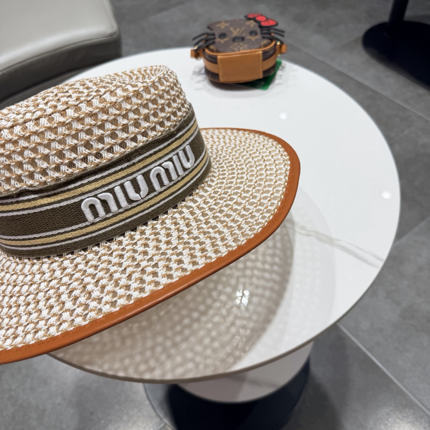 miumiu缪缪 2026新款平顶草帽  夏天海边首选～新款材质编织而成～质感满分💯