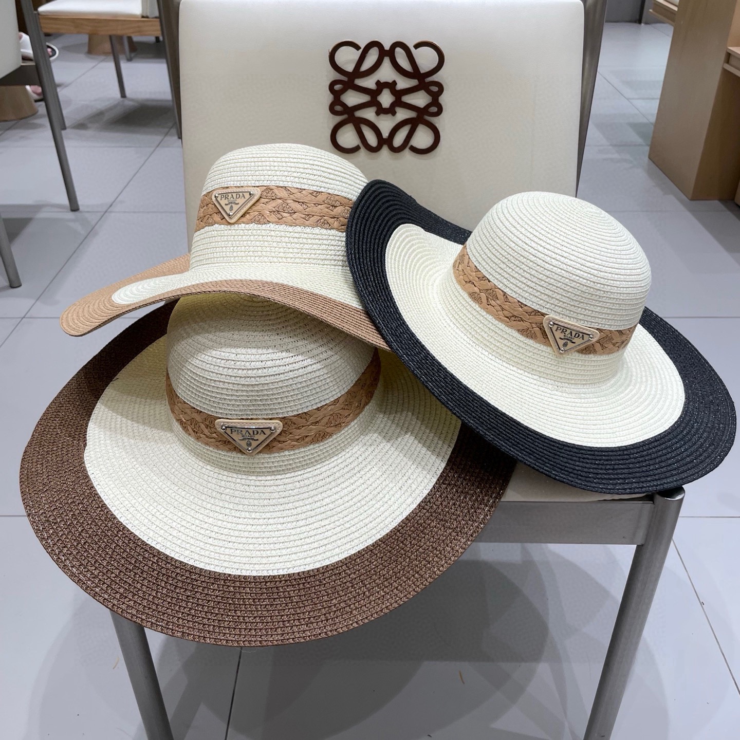 PRADA普拉达草帽， 大帽檐简约百搭款，头围57cm