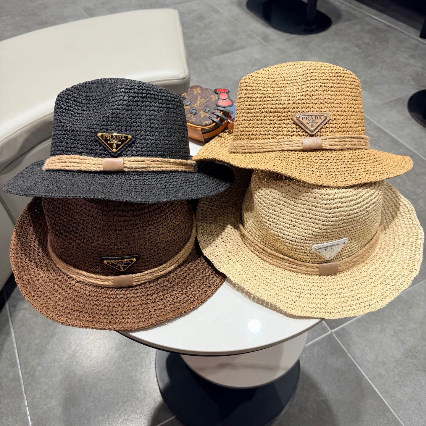 Prada普拉达2026 春夏新款法式平顶草大檐草帽遮阳防晒平檐礼帽