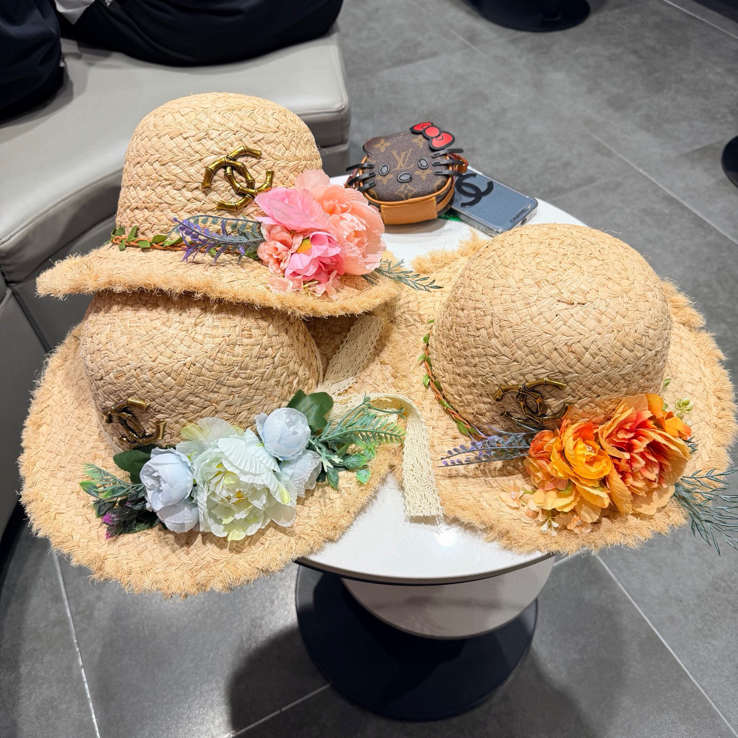 Chanel香奈儿拉菲草手工花朵草帽女夏季出游度假大帽檐遮阳防晒帽海边太阳帽子