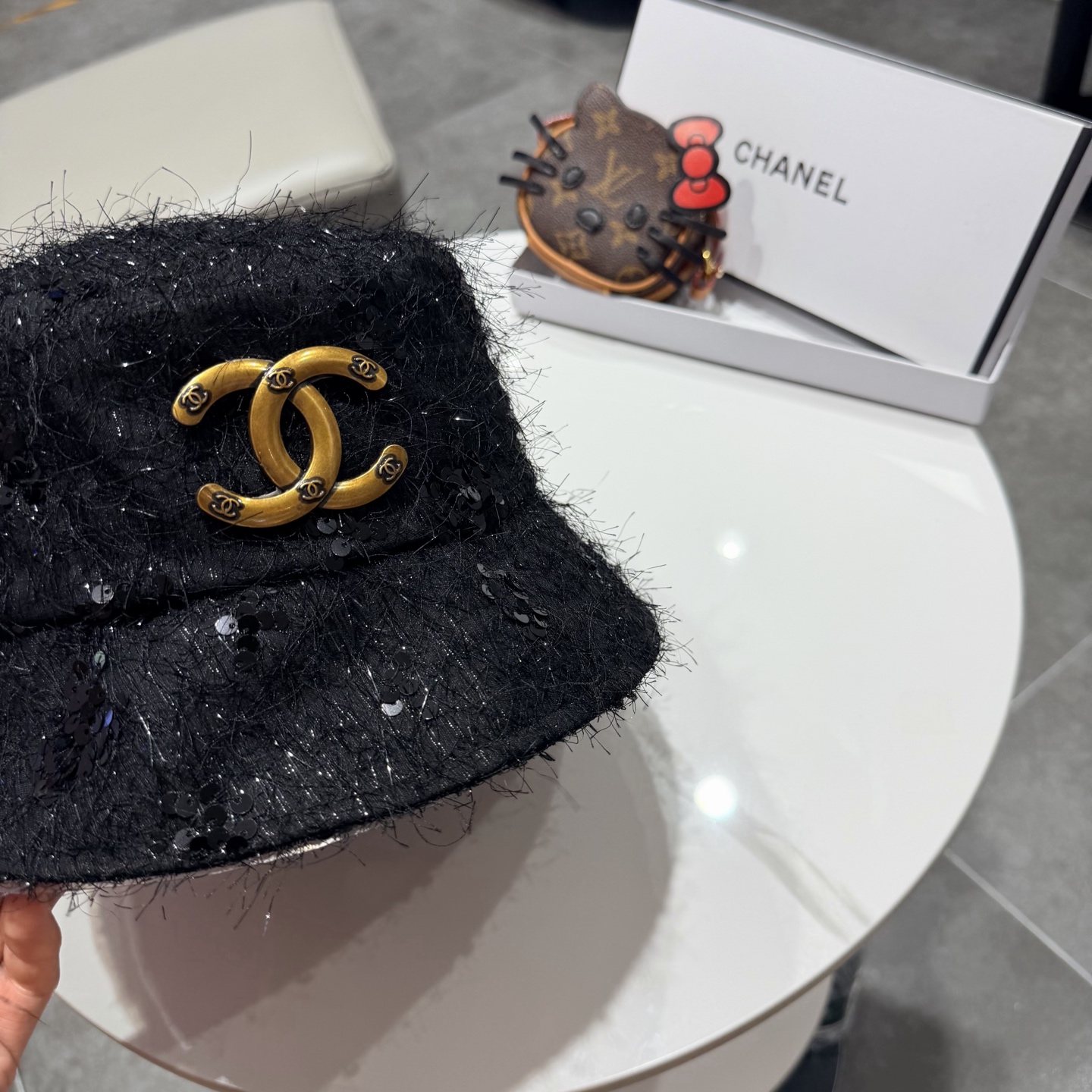 Chanel香奈儿新款遮阳渔夫帽，加强紫外线！