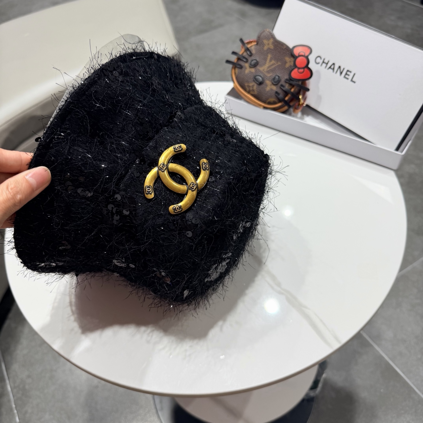 Chanel香奈儿新款遮阳渔夫帽，加强紫外线！